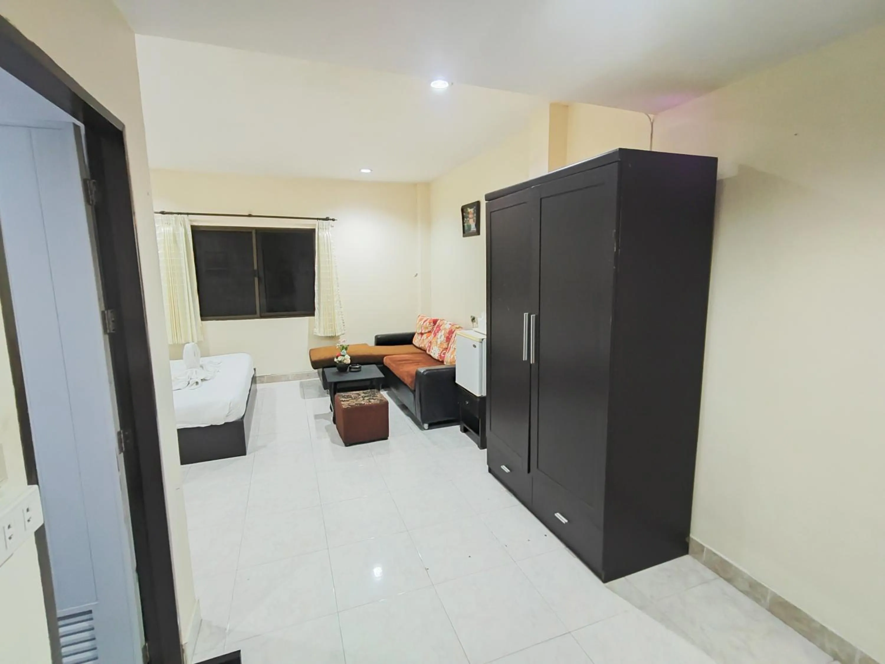 Photo of the whole room, Bed in L&K2023 Residence