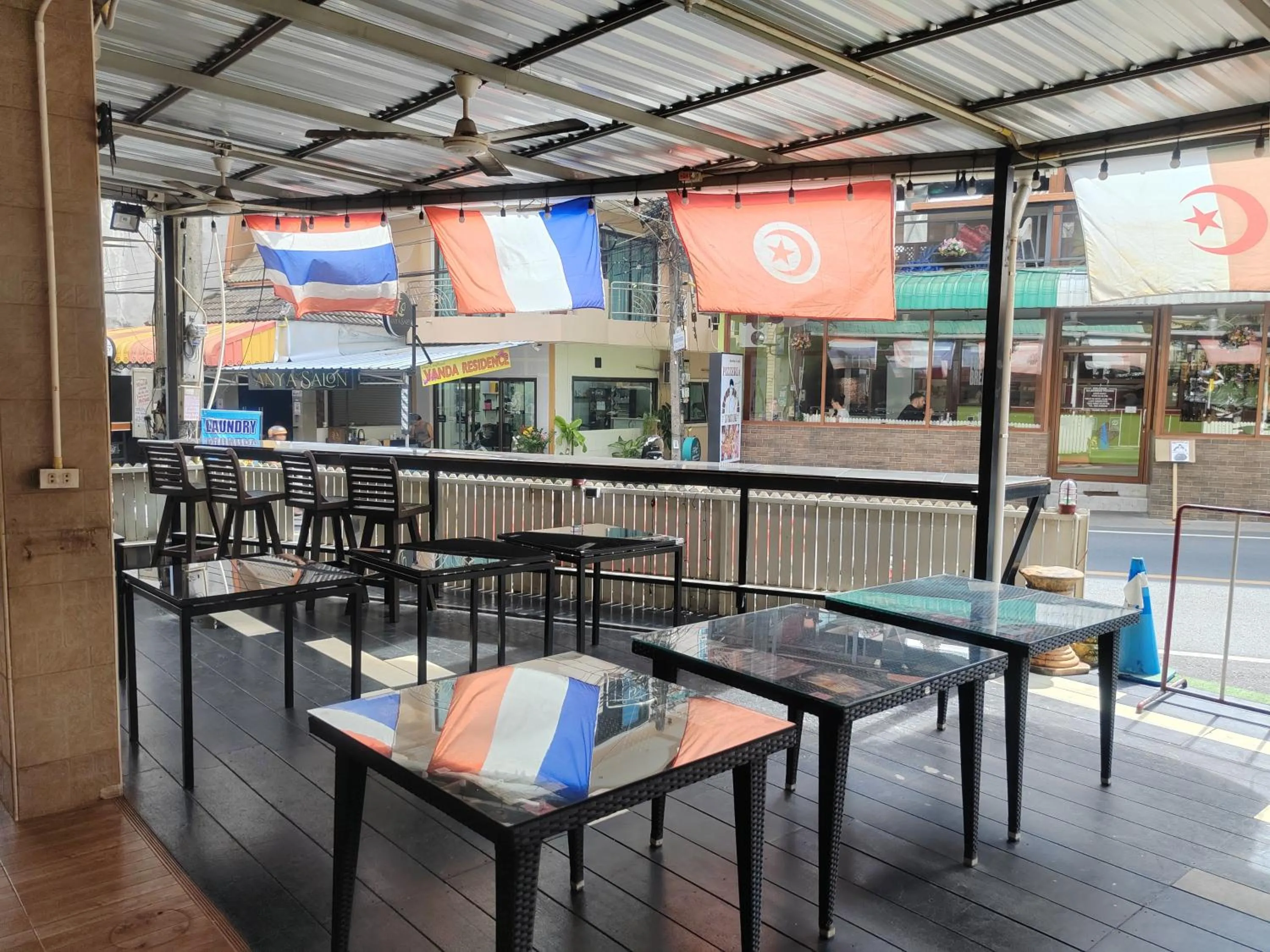 Restaurant/places to eat in L&K2023 Residence