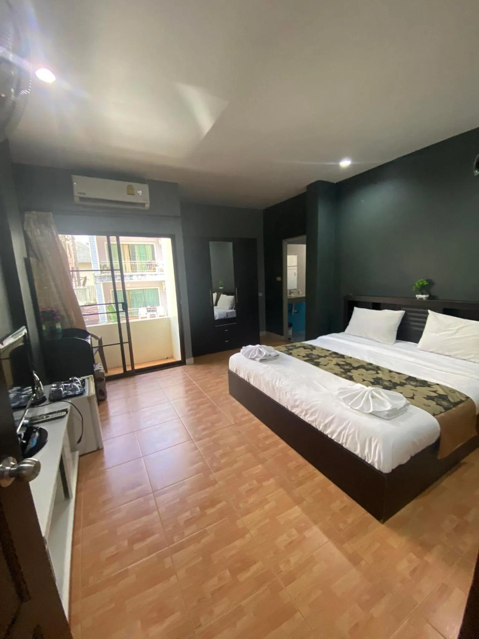 Photo of the whole room, Bed in L&K2023 Residence