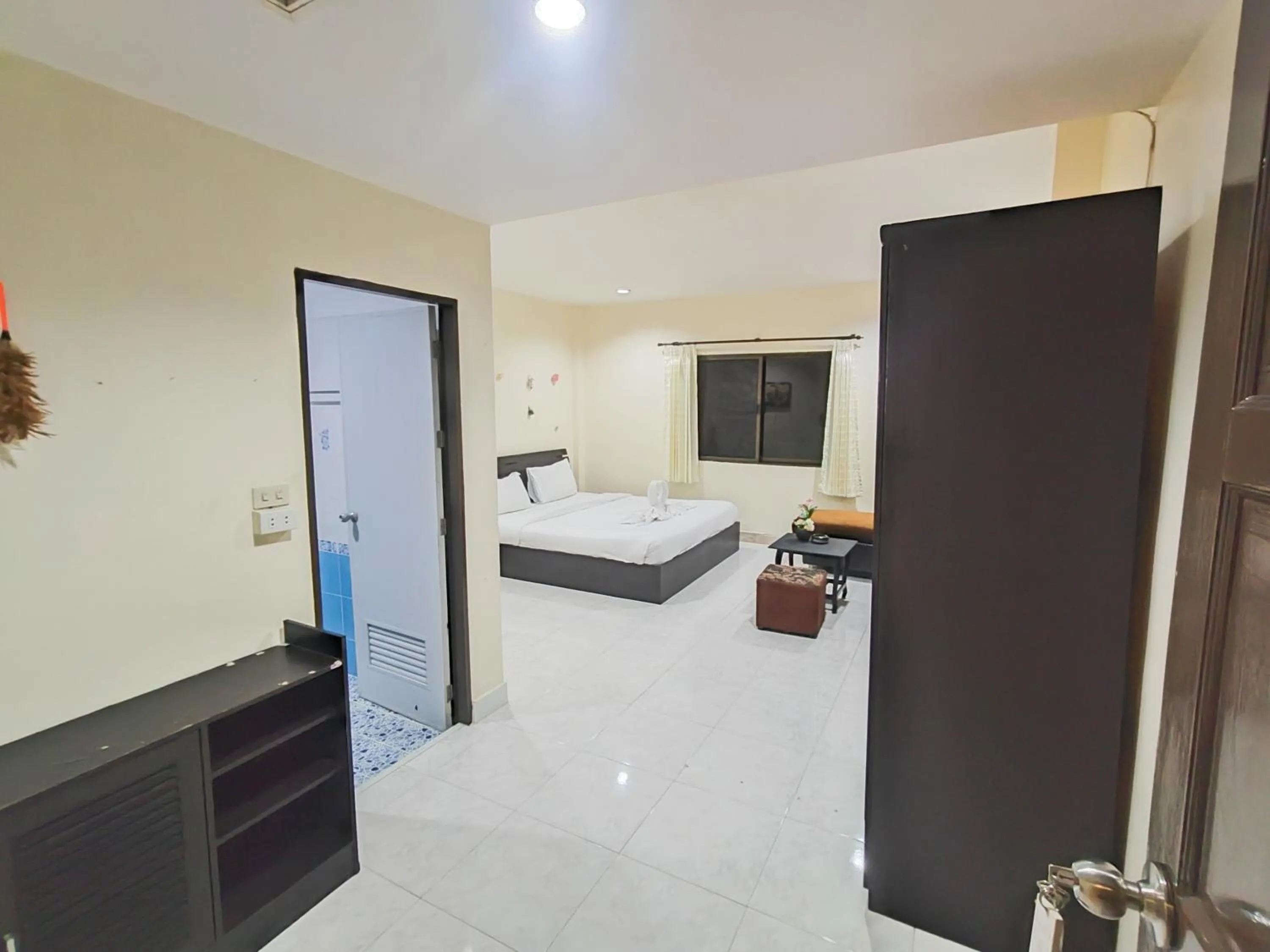 Photo of the whole room, Bed in L&K2023 Residence