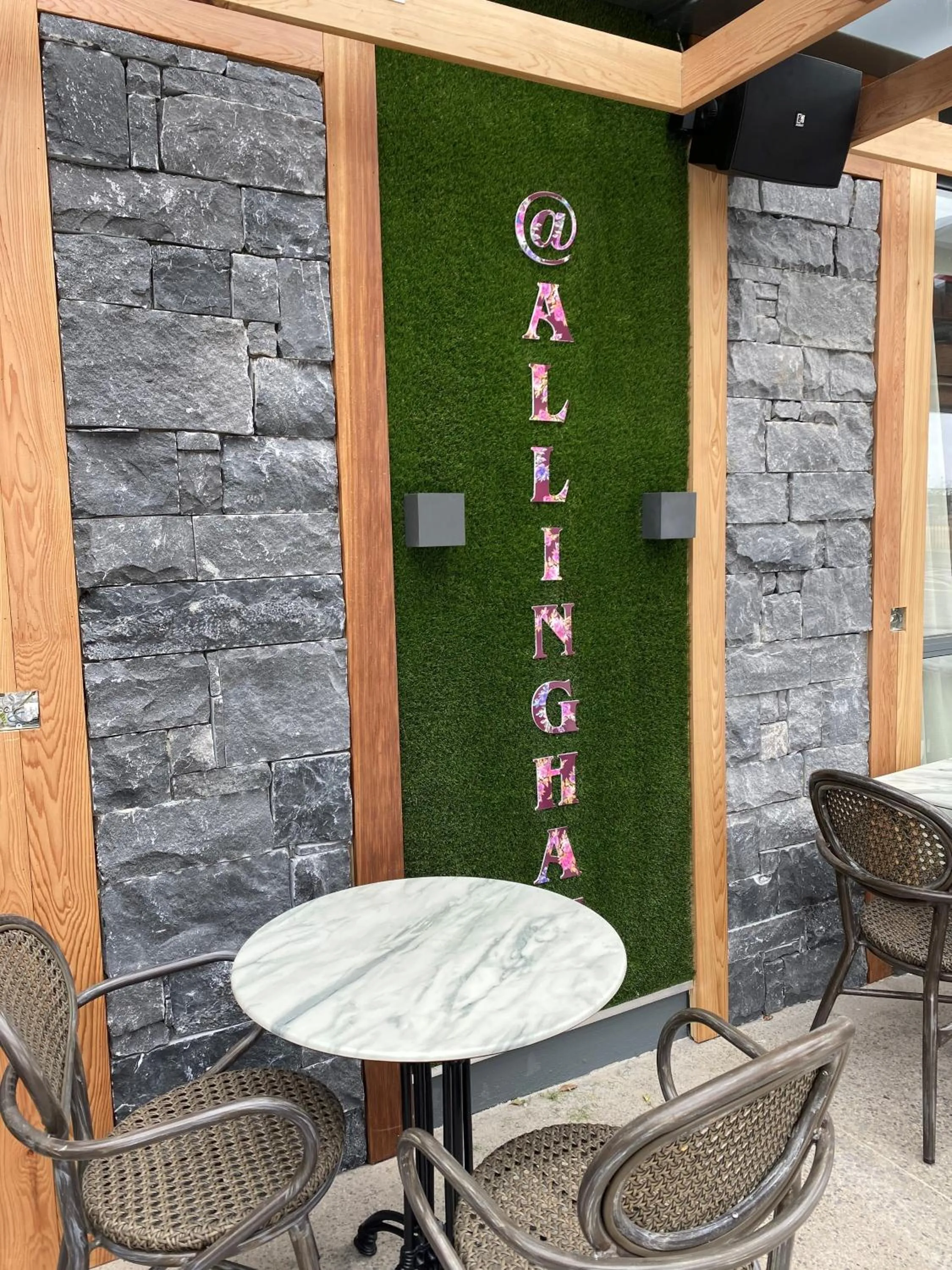 Restaurant/places to eat in Allingham Arms Hotel