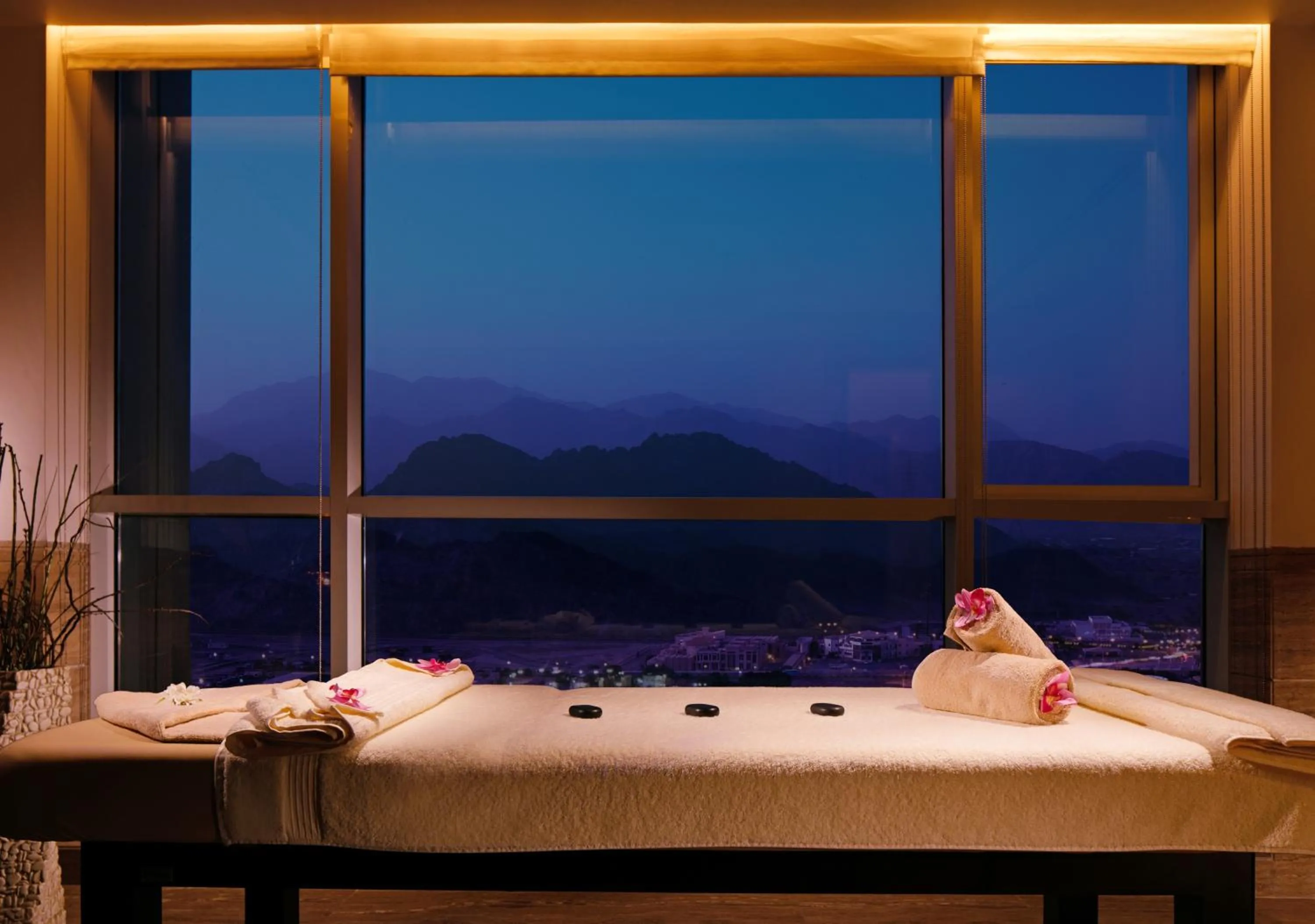 Spring in Royal M Hotel Fujairah by Gewan