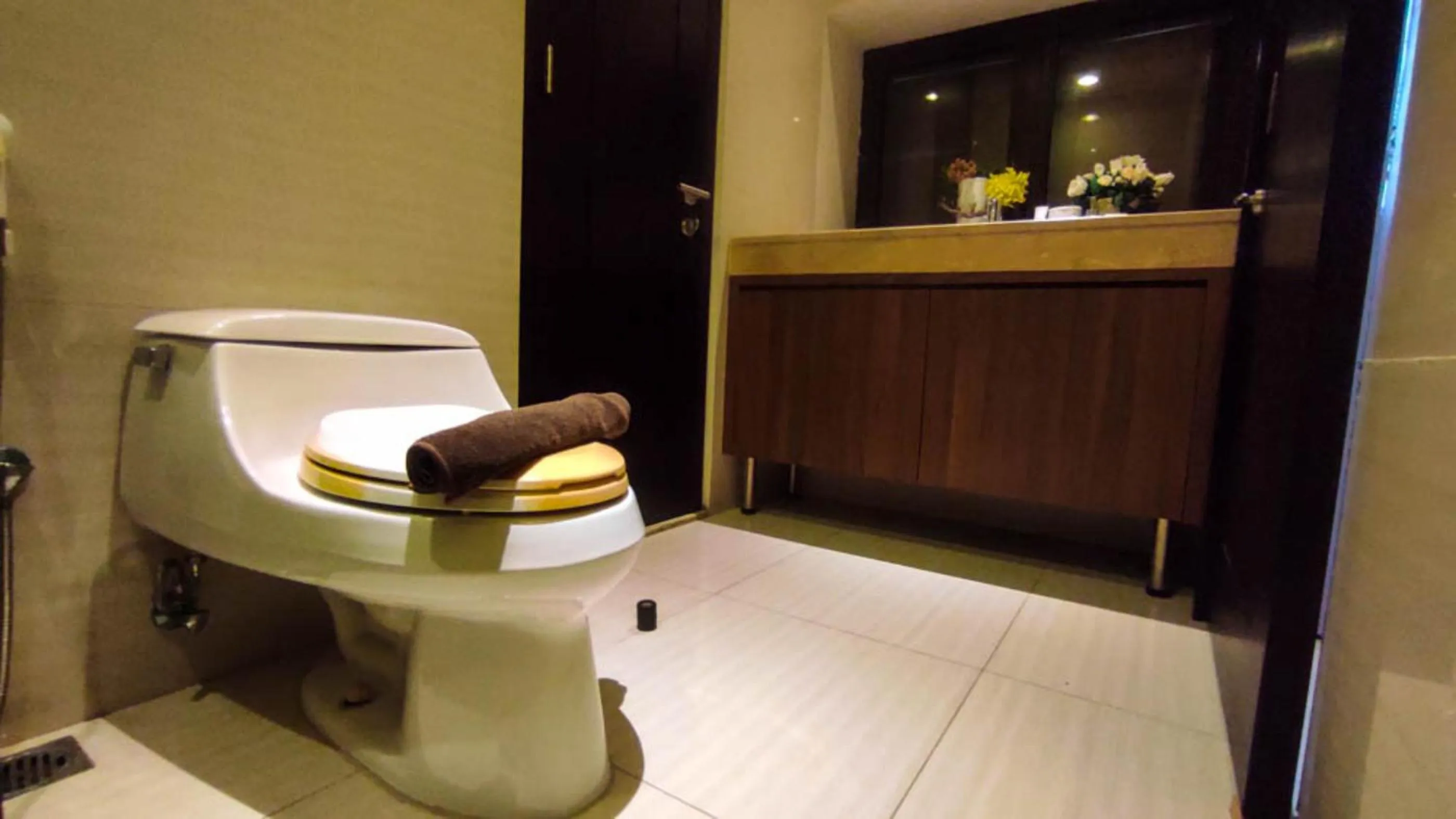 Apartment 3BR with River View in City Center at Sumatra36 Surabaya By Travelio