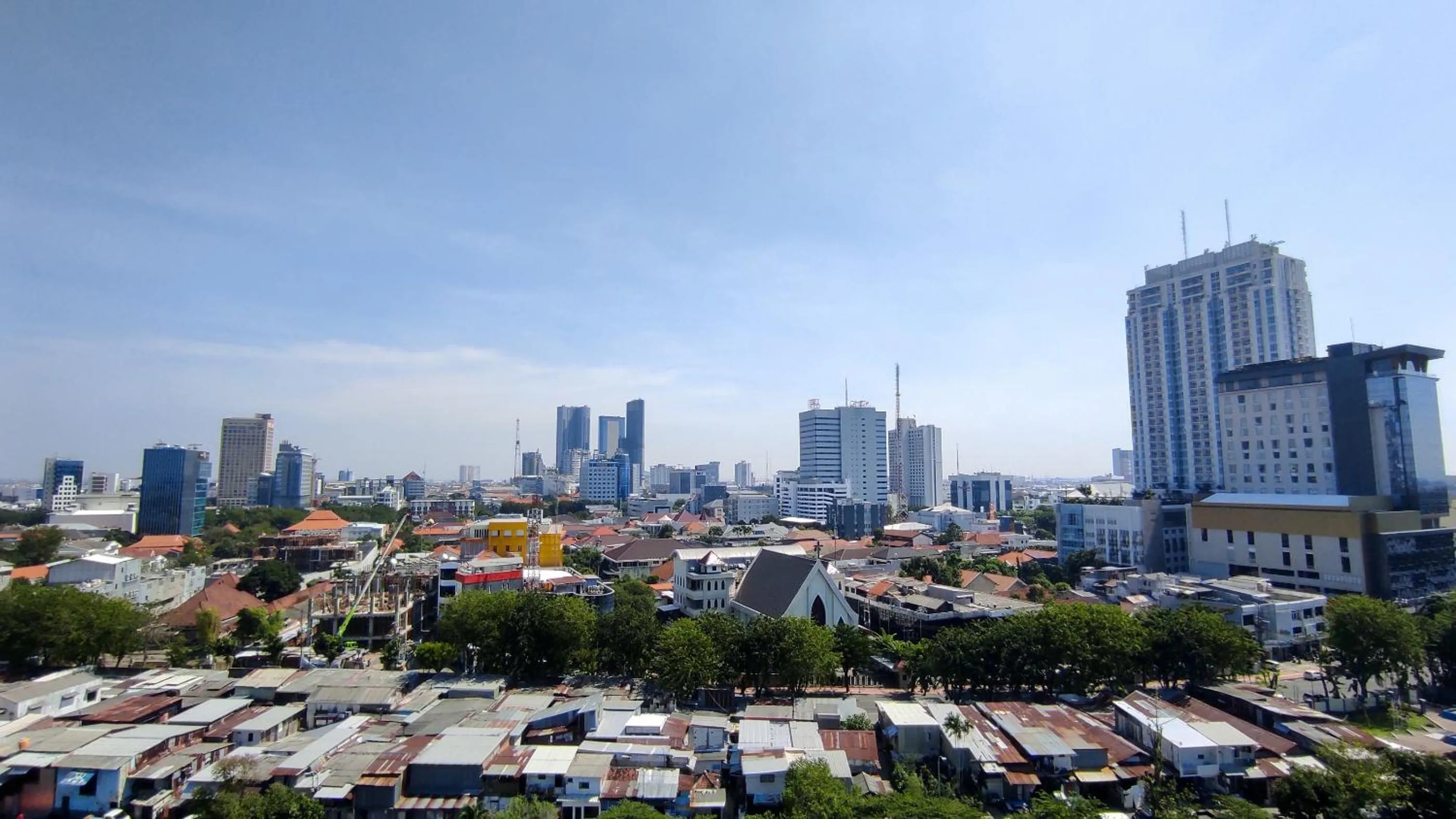 Apartment 3BR with River View in City Center at Sumatra36 Surabaya By Travelio