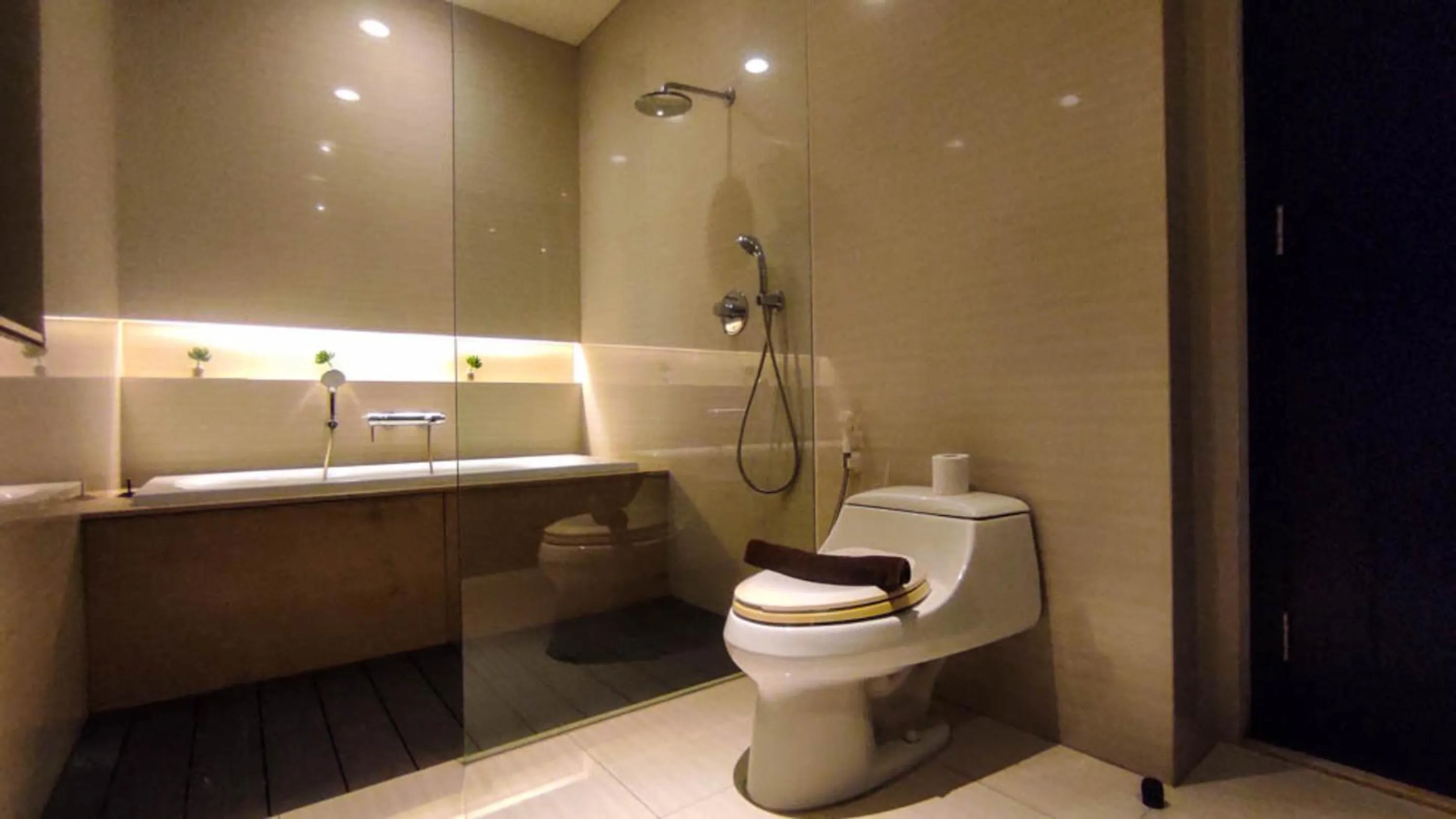 Apartment 3BR with River View in City Center at Sumatra36 Surabaya By Travelio