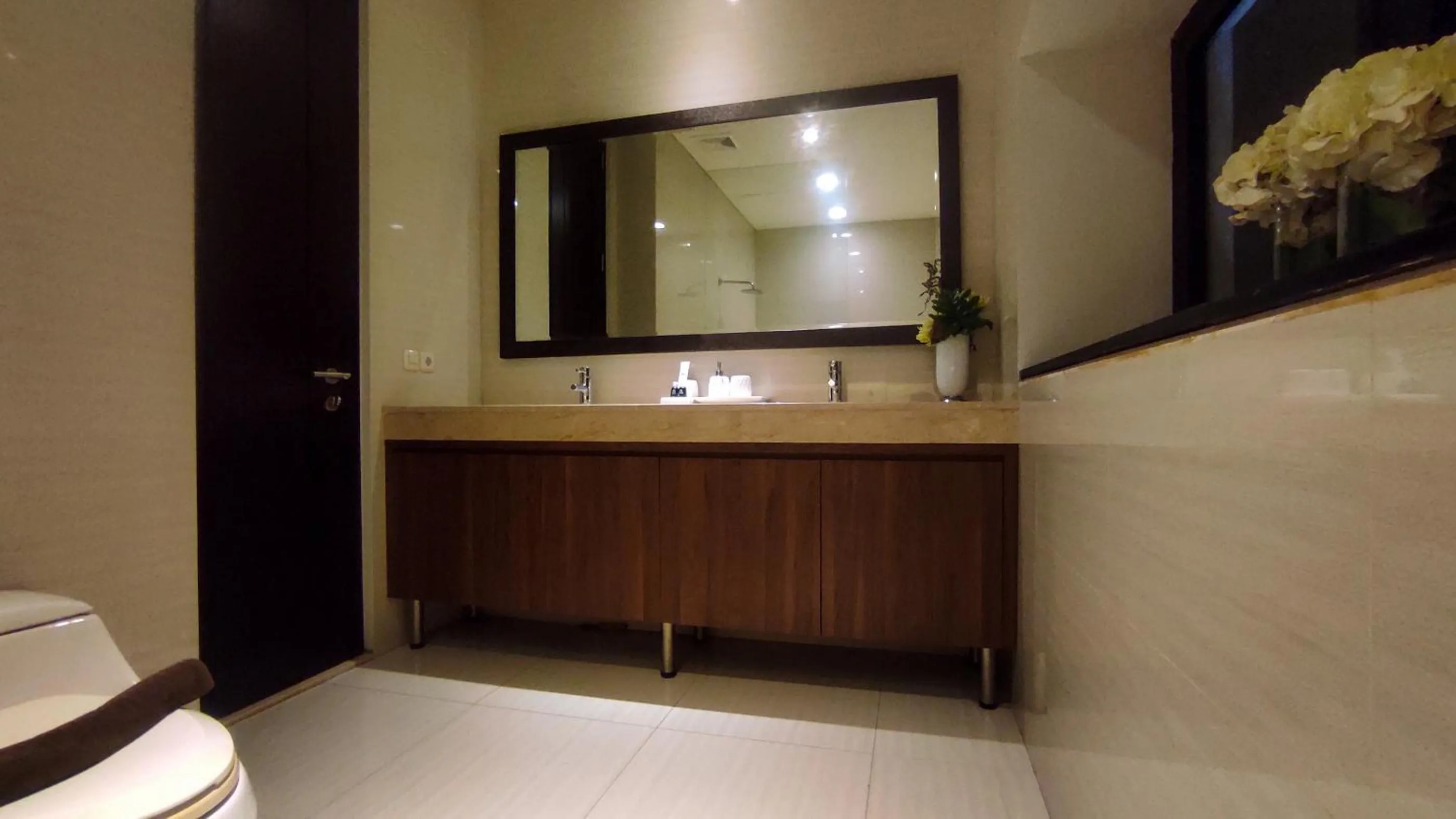 Apartment 3BR with River View in City Center at Sumatra36 Surabaya By Travelio