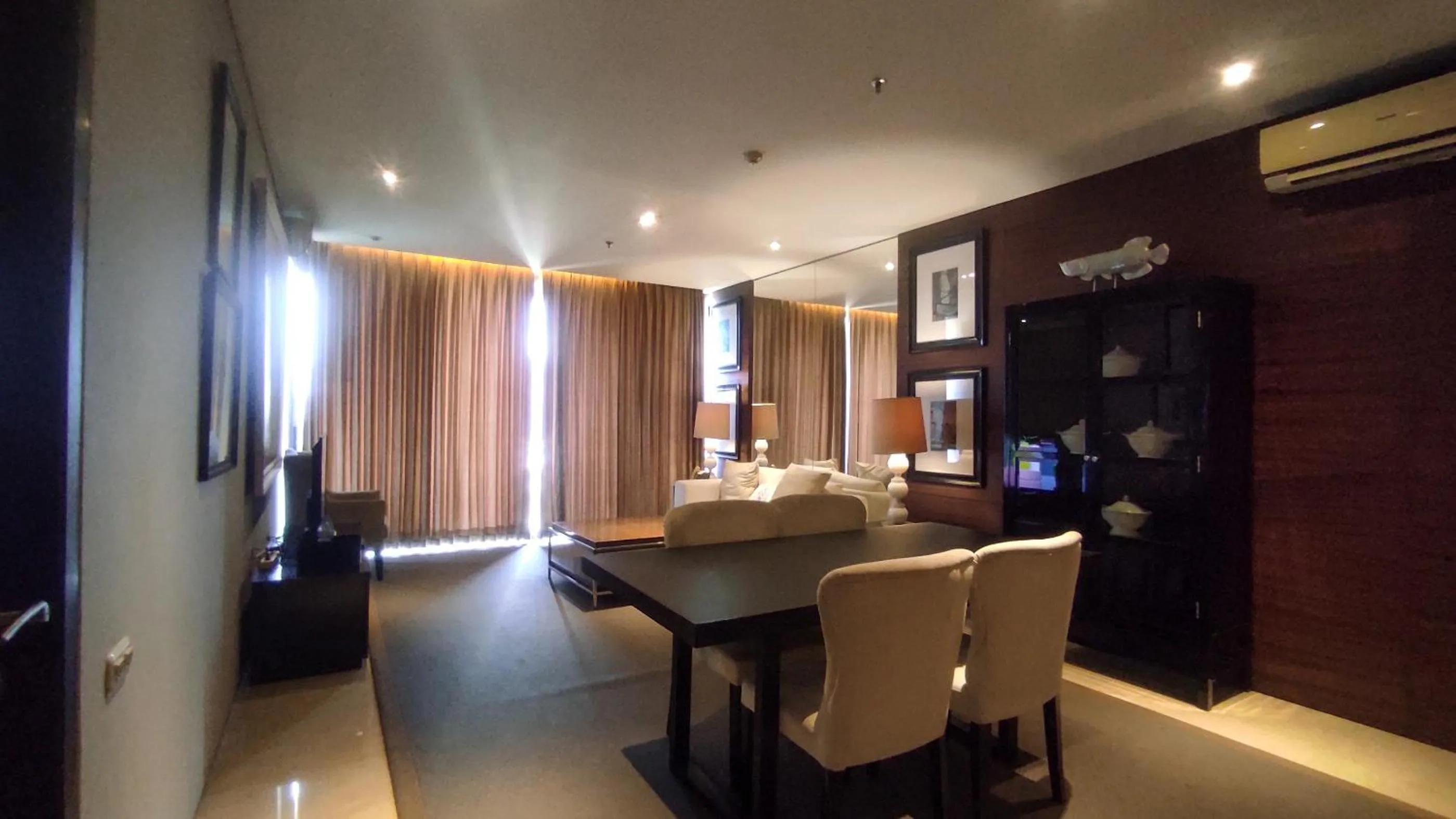 Dining area in Apartment 3BR with River View in City Center at Sumatra36 Surabaya By Travelio