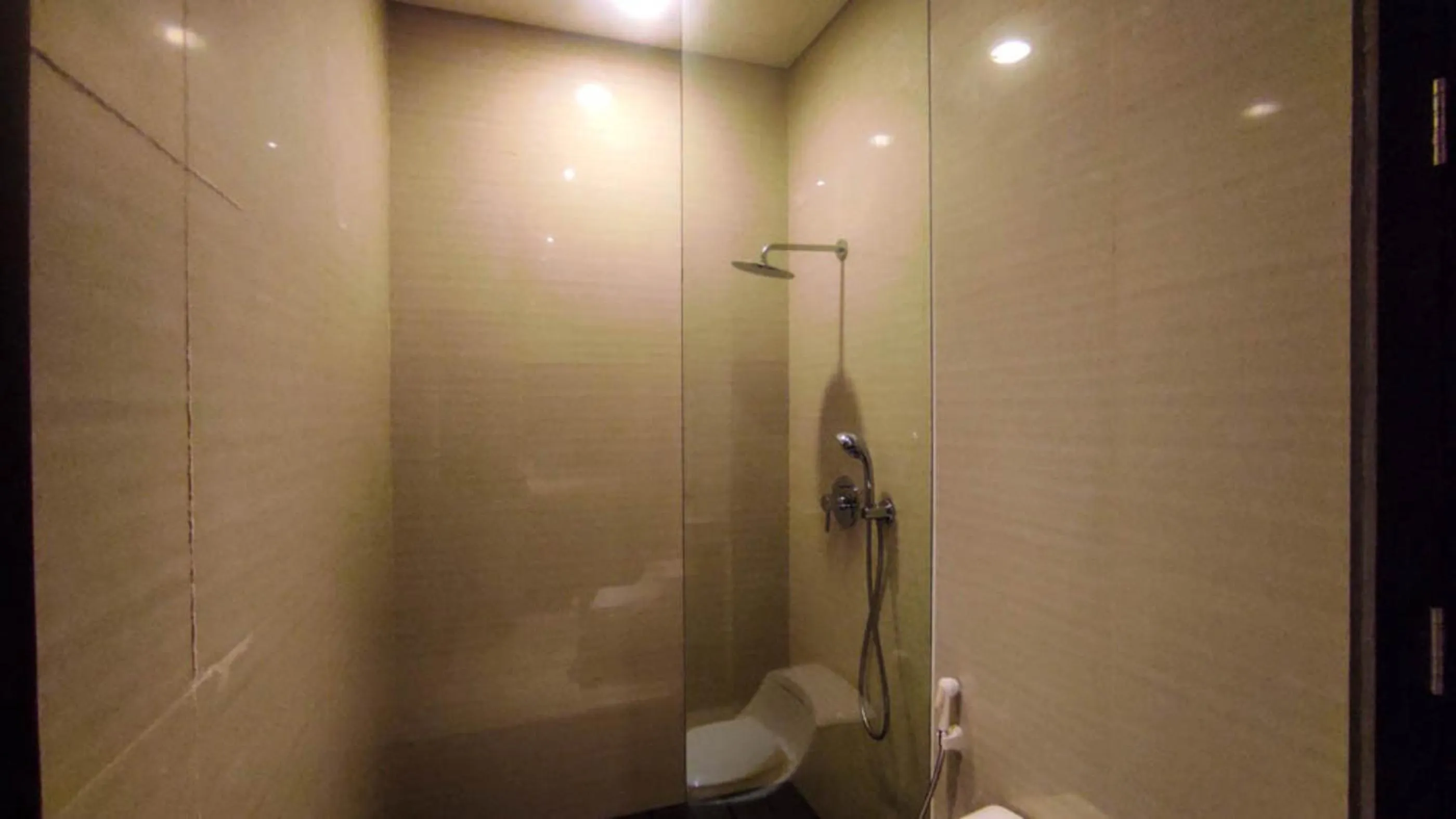 Apartment 3BR with River View in City Center at Sumatra36 Surabaya By Travelio