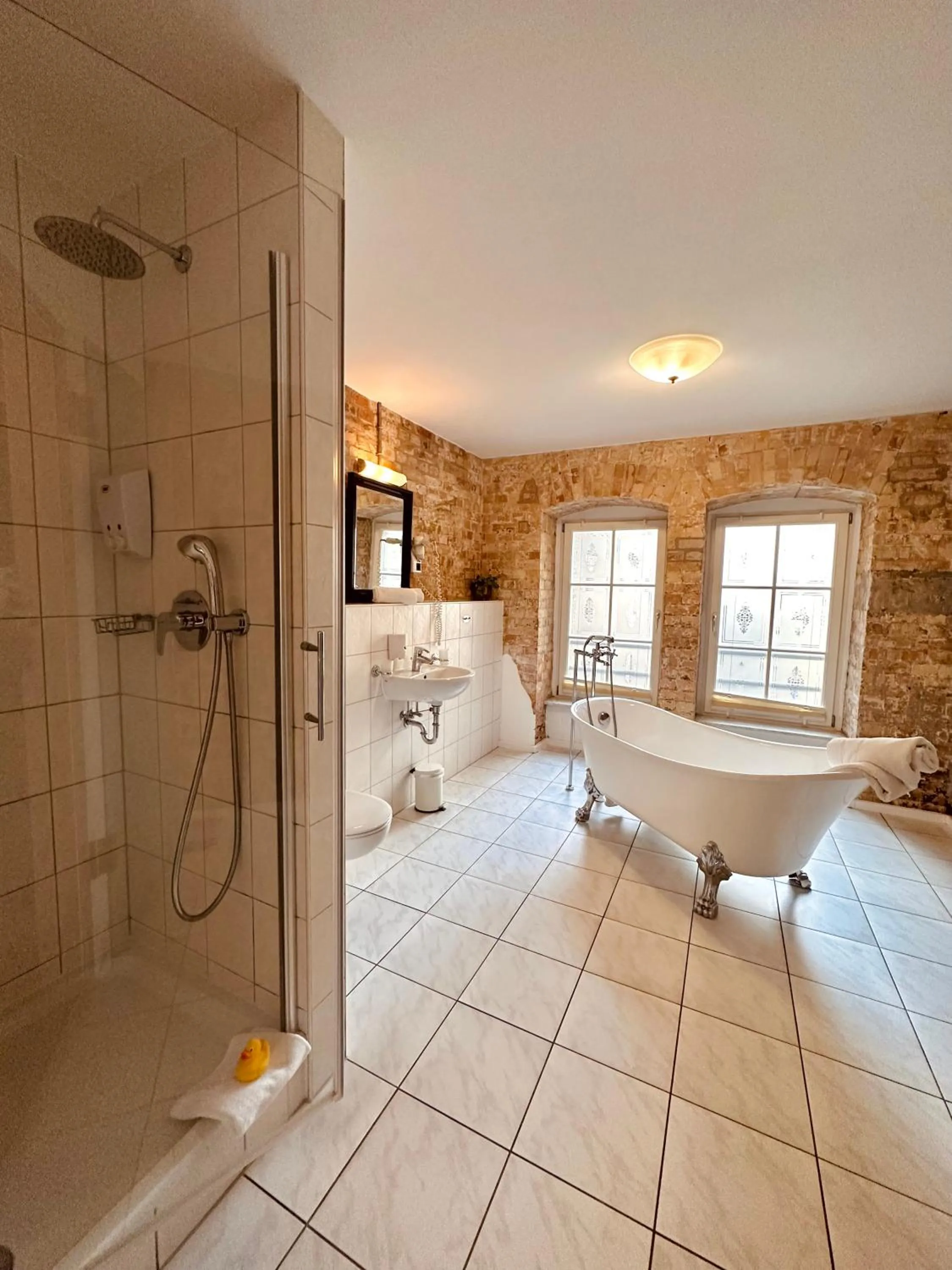 Shower in cinderella.kreuzberg