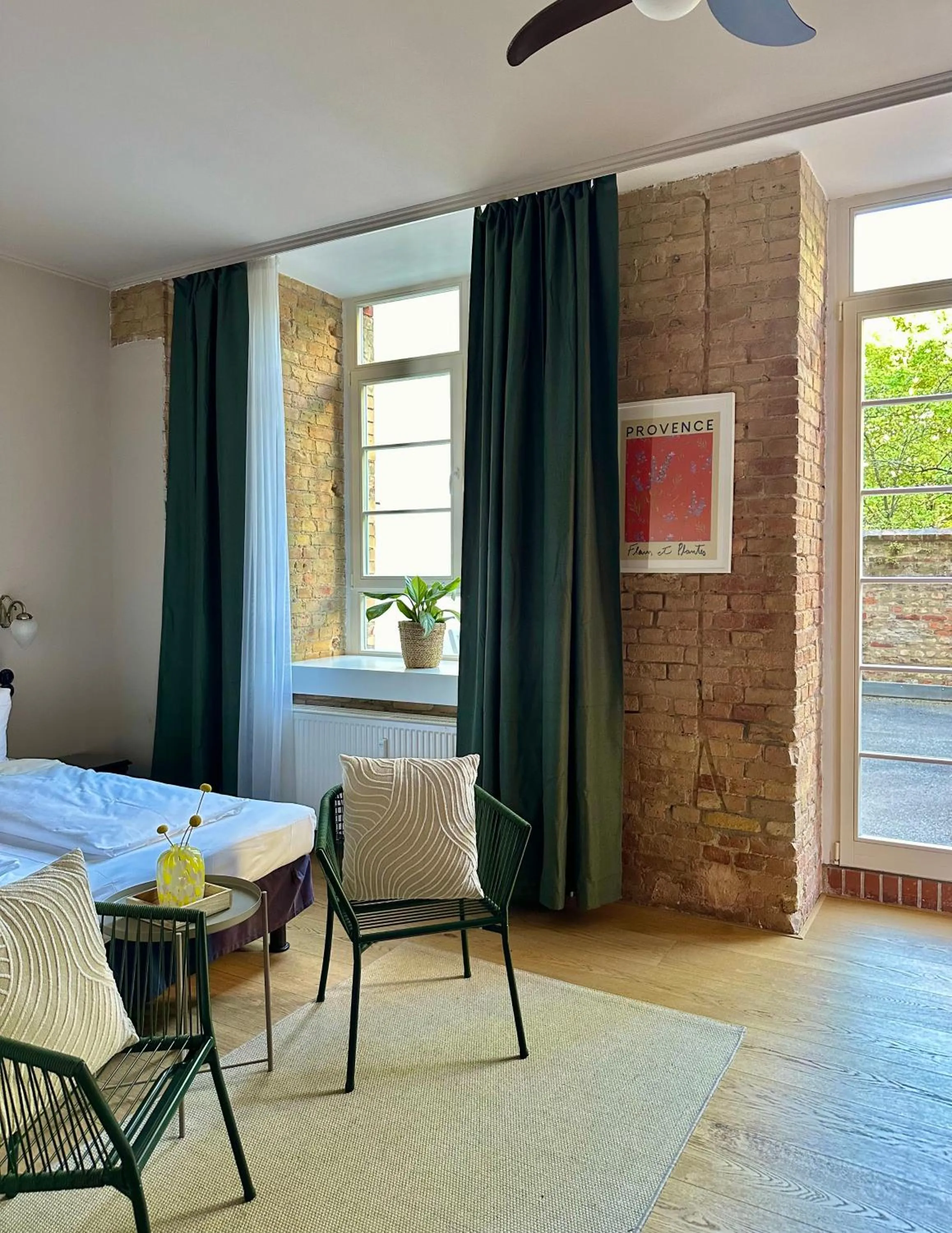 Photo of the whole room in cinderella.kreuzberg