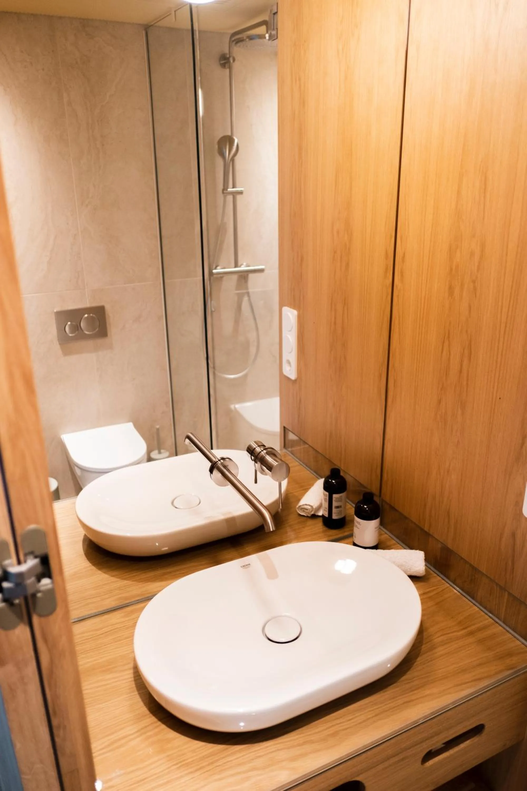 Shower in Das Kaya Hotel Stuttgart Airport Messe