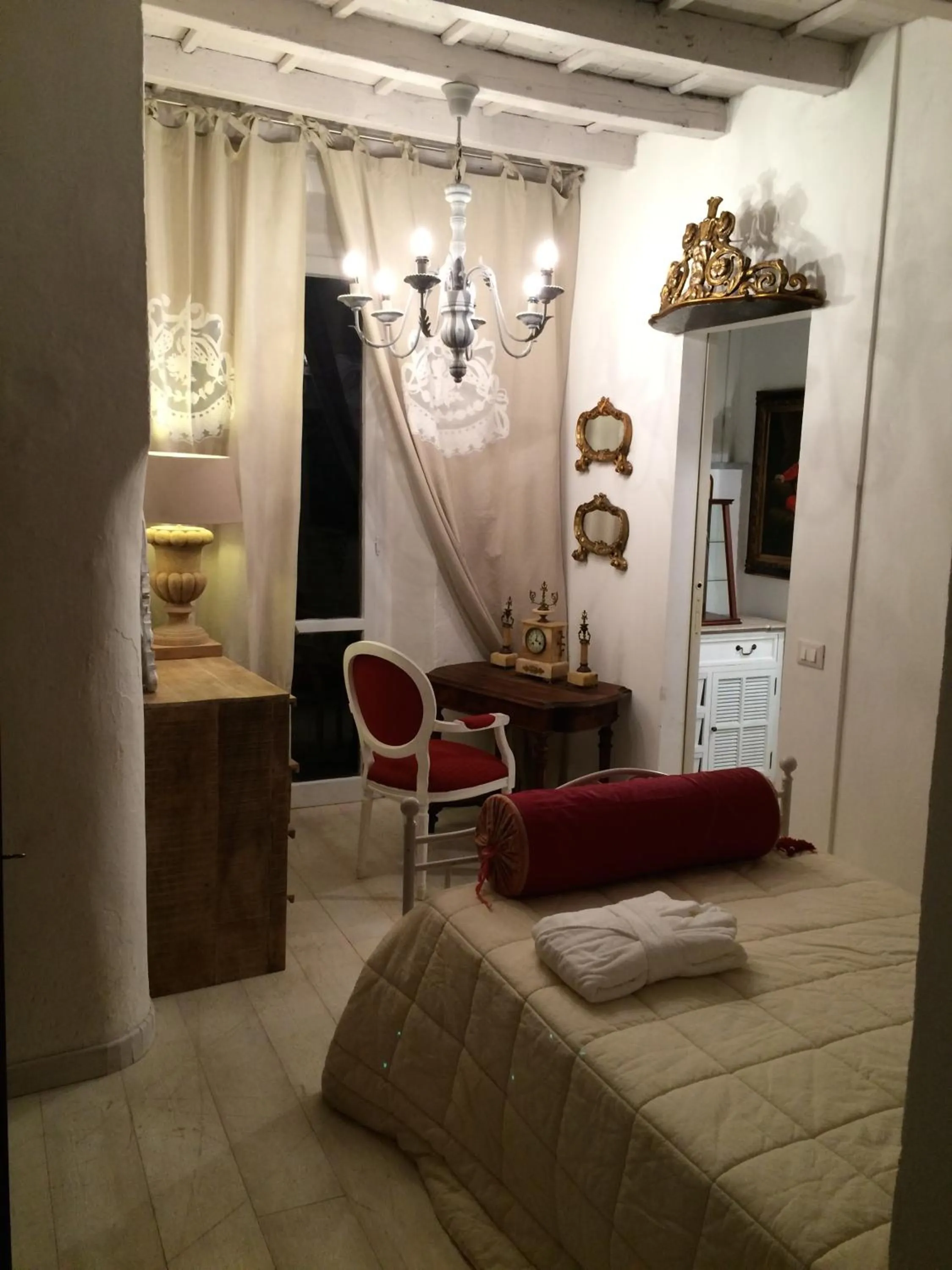 Decorative detail in Le Stanze del Cardinale