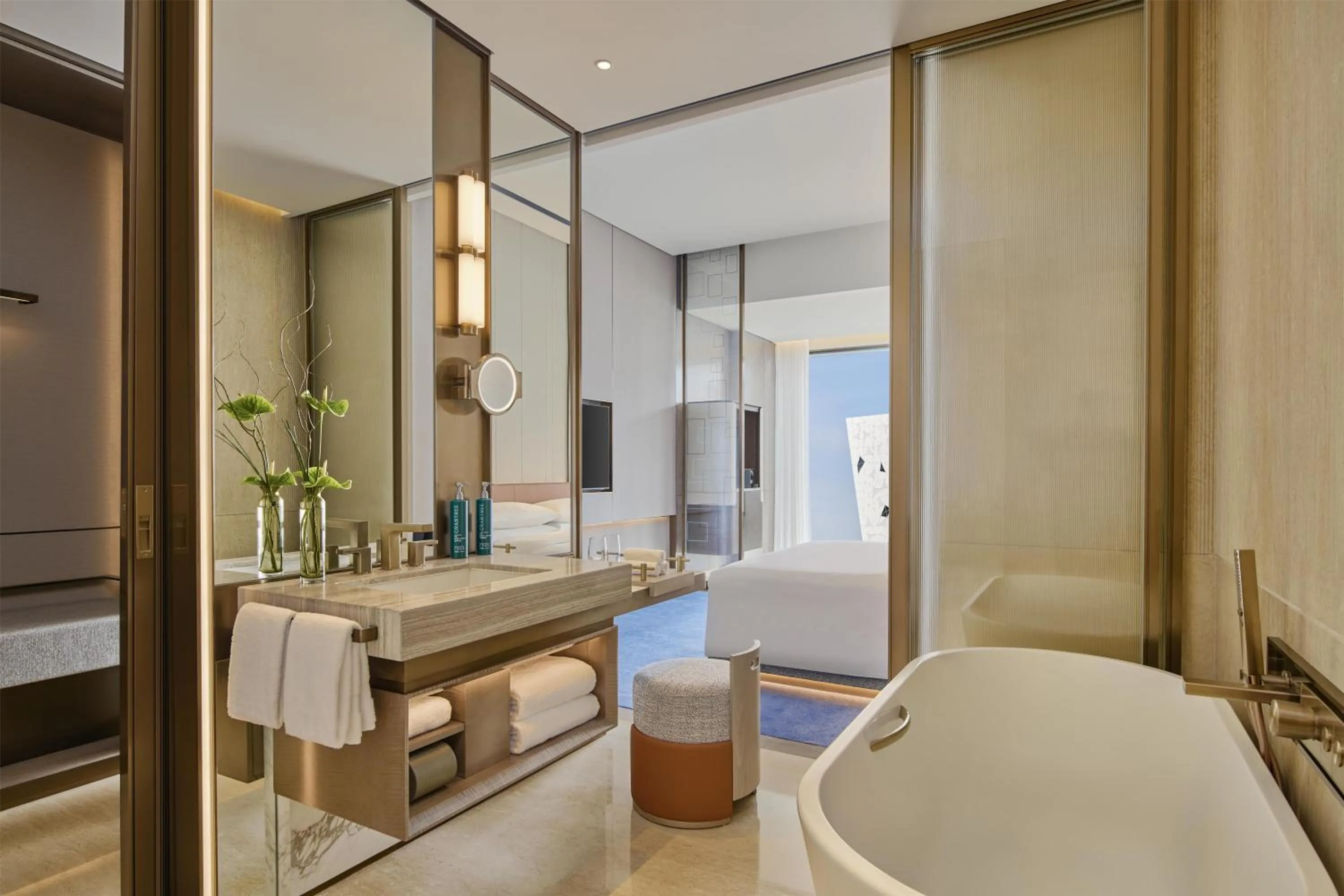 Bathroom, Bed in Hilton Shanghai Zhangjiang Science City