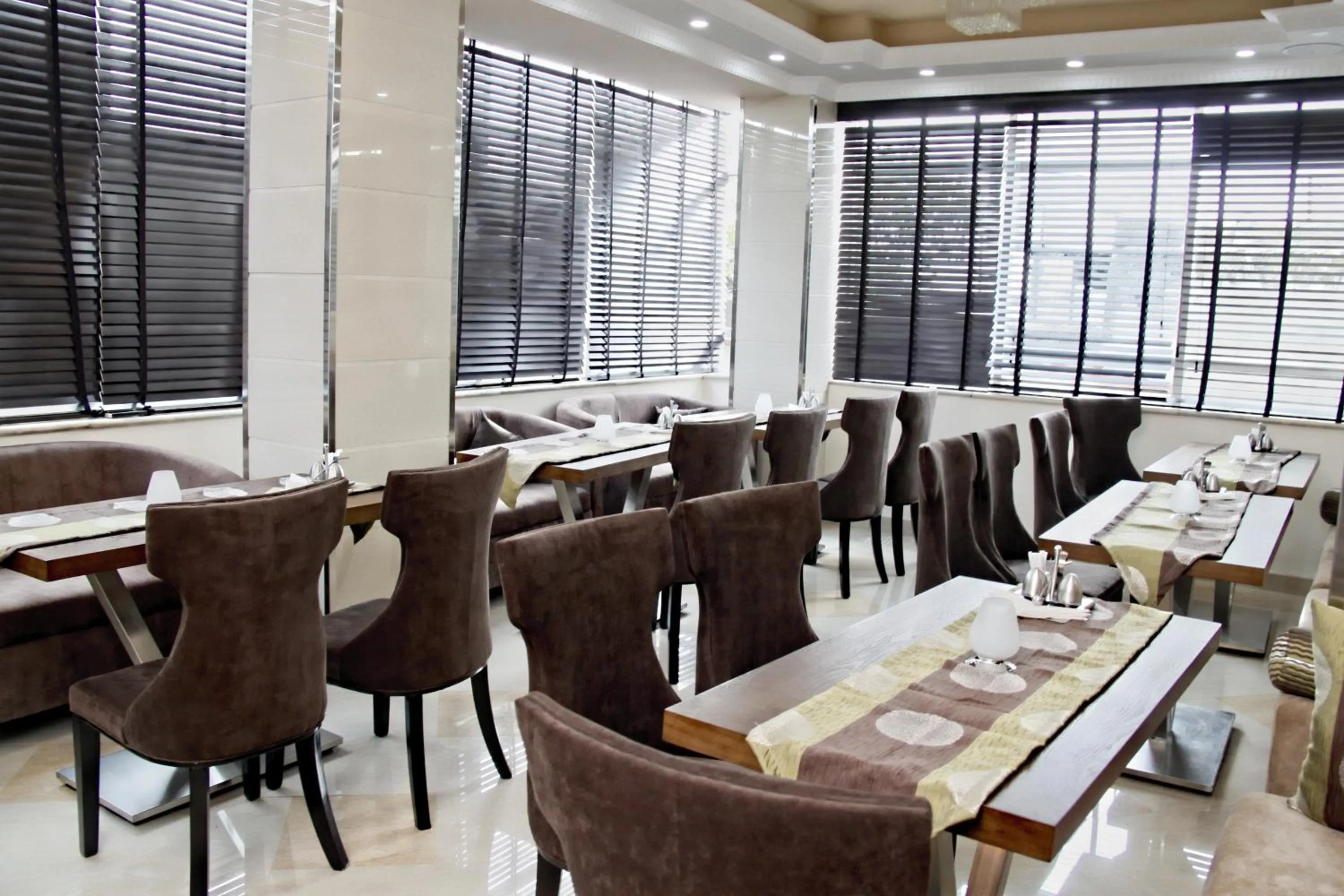 Restaurant/places to eat in Addissinia Hotel