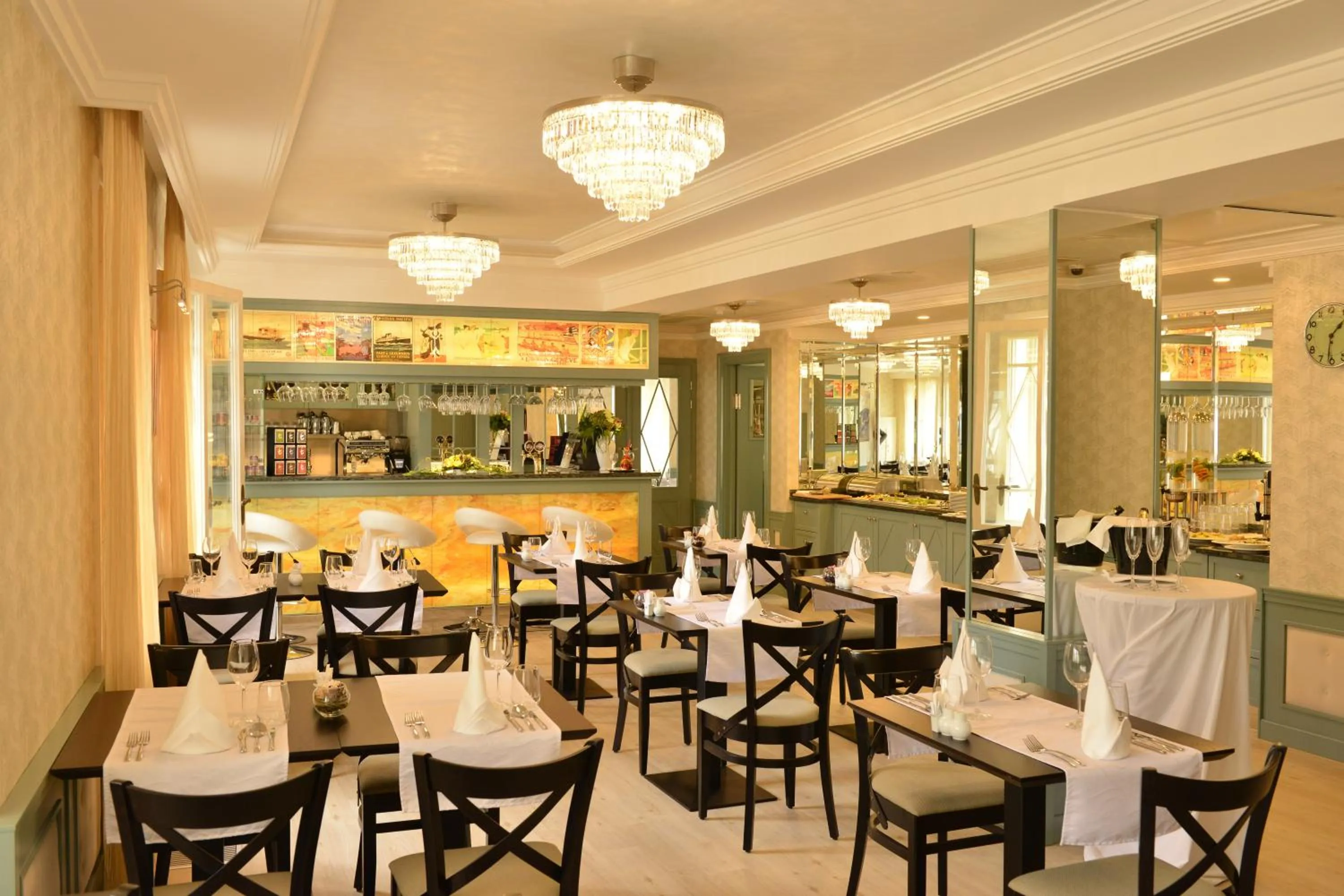 Restaurant/places to eat in EA Hotel Atlantic Palace