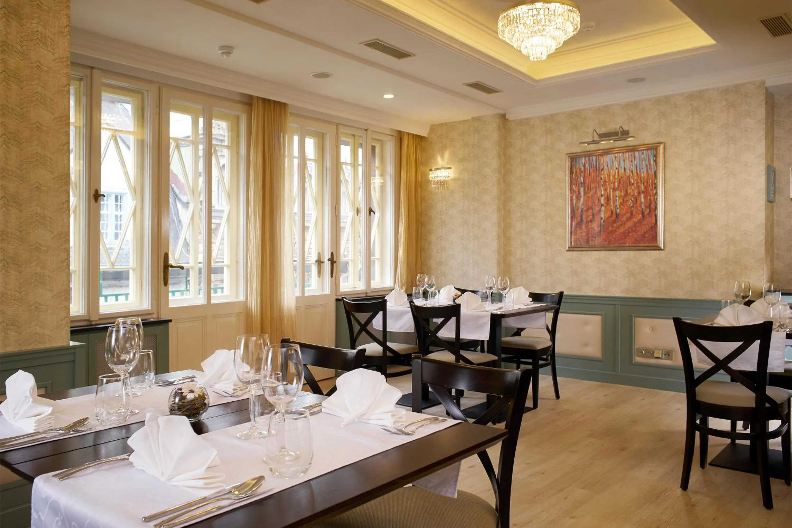 Restaurant/places to eat in EA Hotel Atlantic Palace