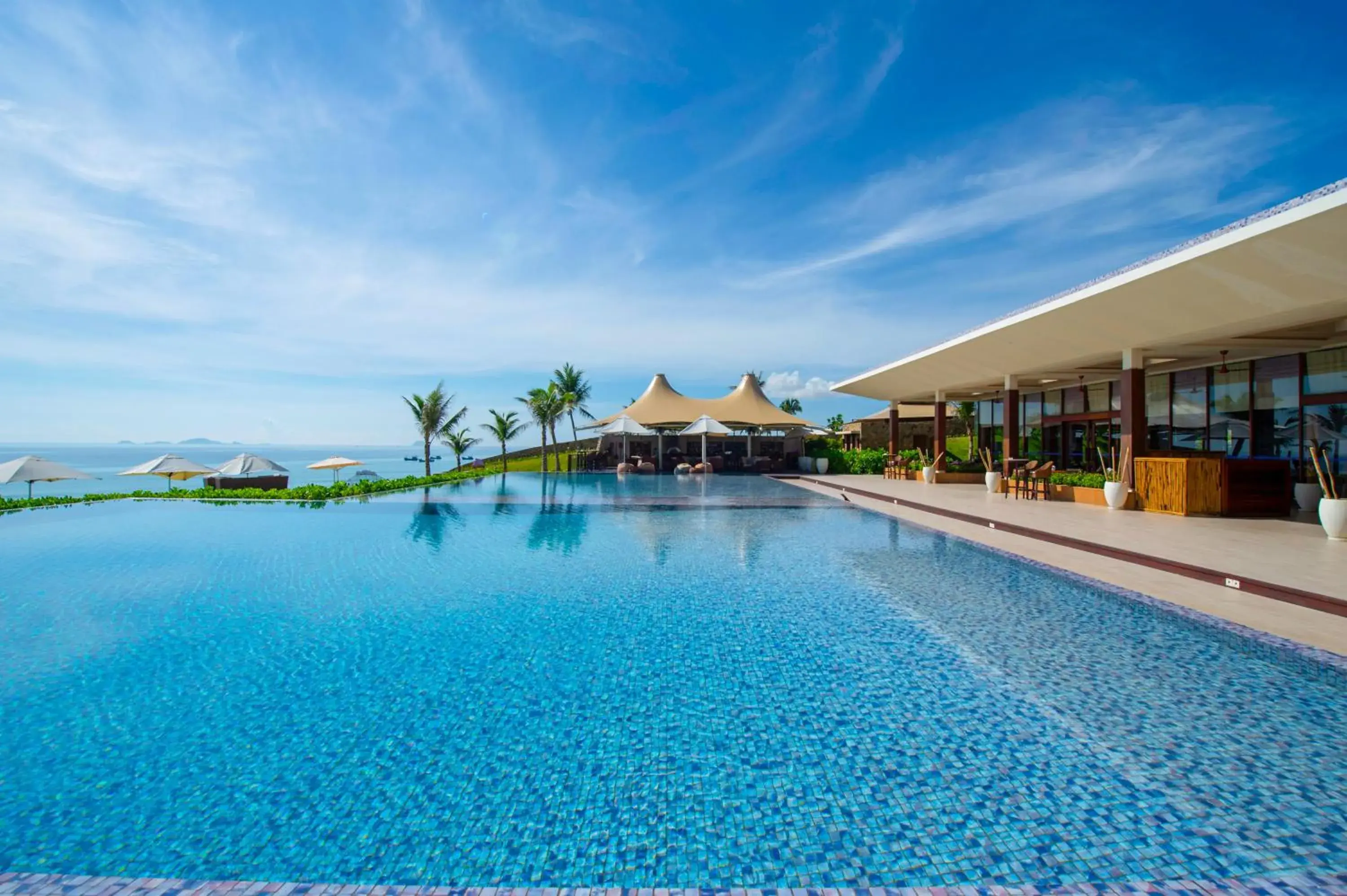Lounge or bar in Fusion Resort Cam Ranh - All Spa Inclusive Lounge or bar in Fusion Resort Cam Ranh - All Spa Inclusive