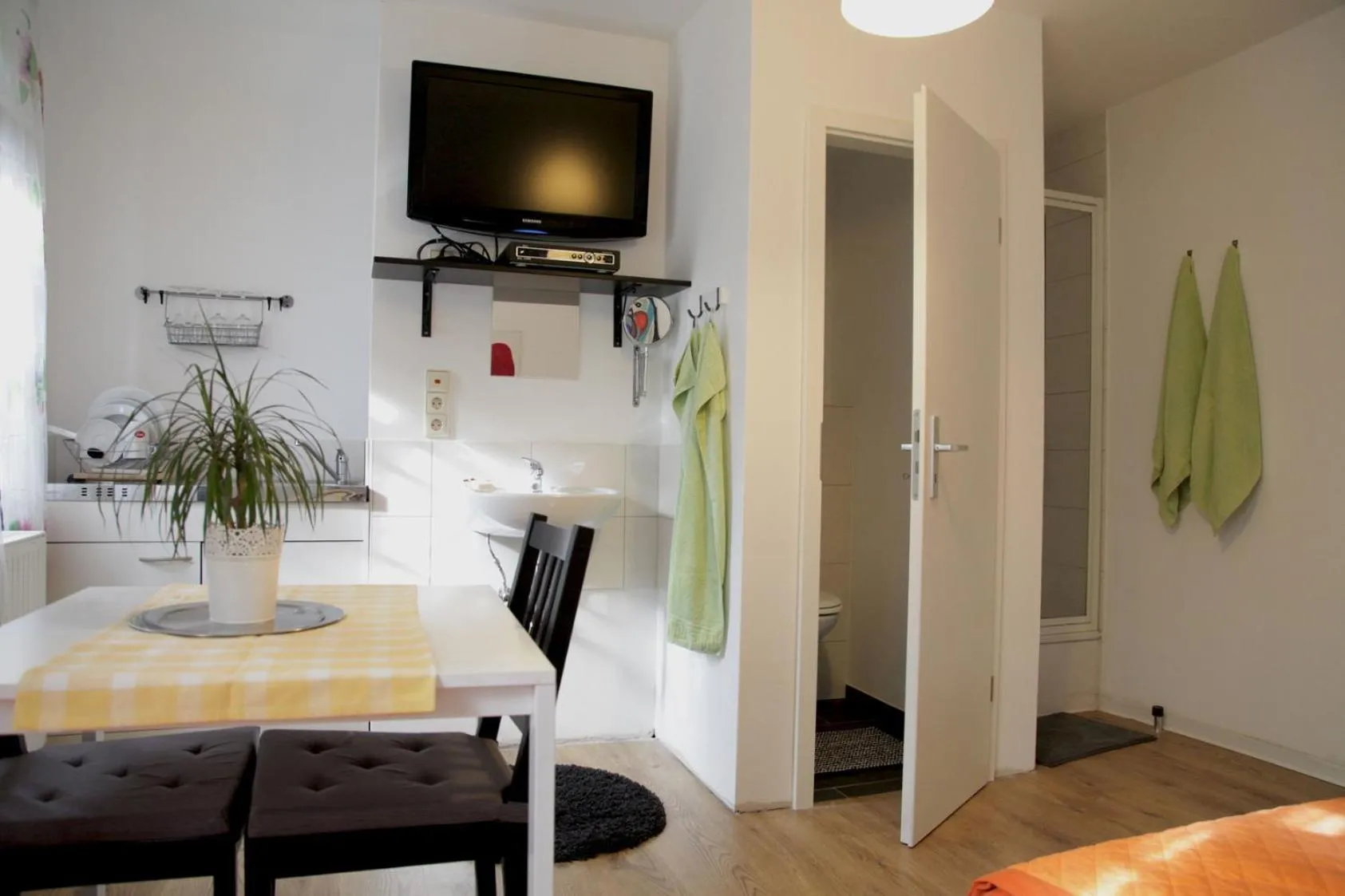 Shower in Tasca im Feui Apartments