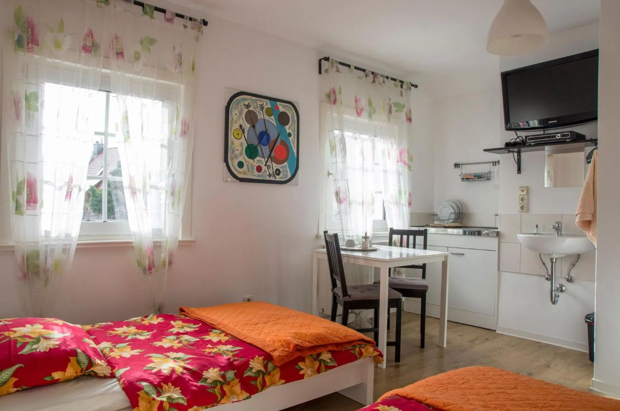 Photo of the whole room, Bed in Tasca im Feui Apartments