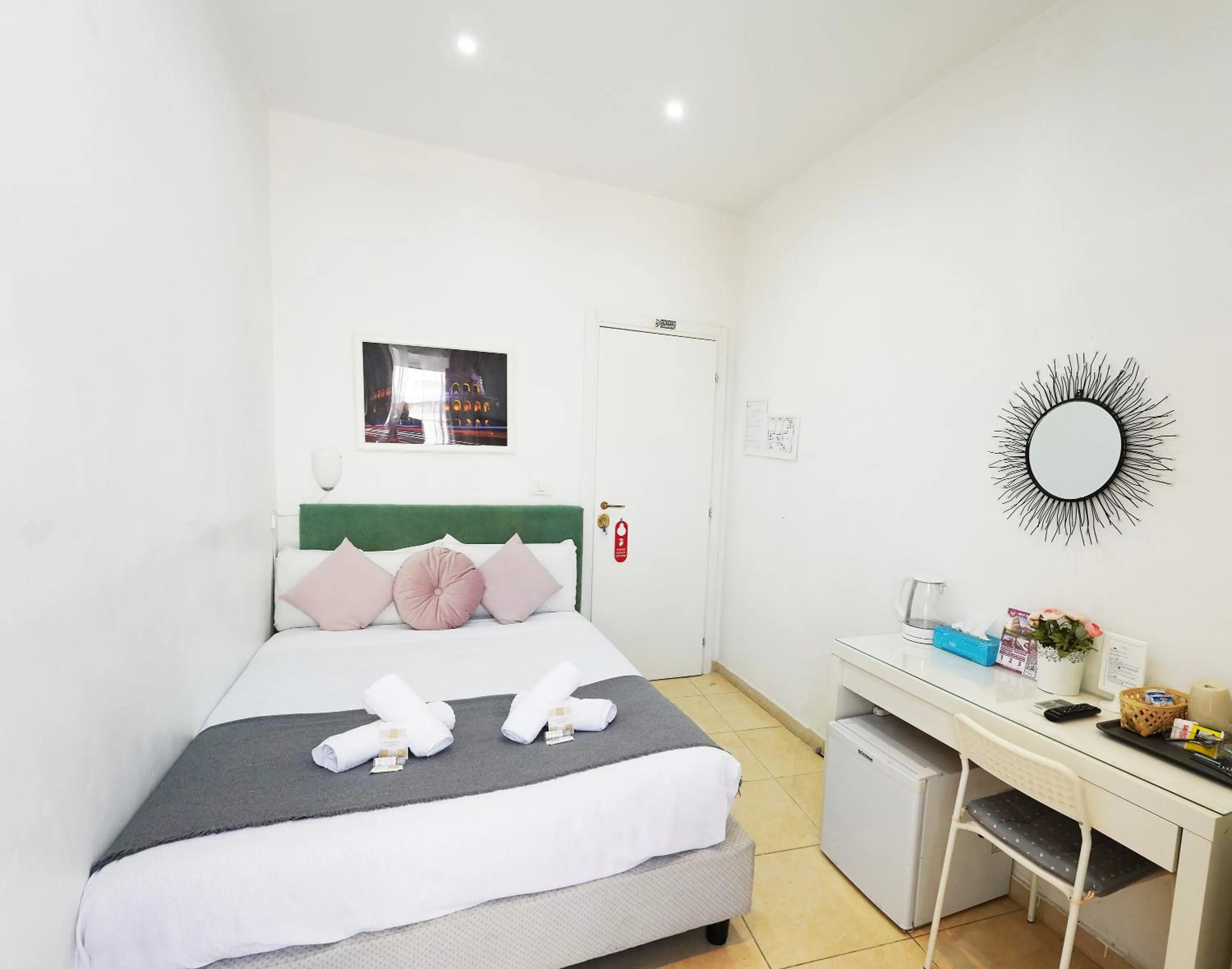 Bedroom, Bed in Key Rome Center