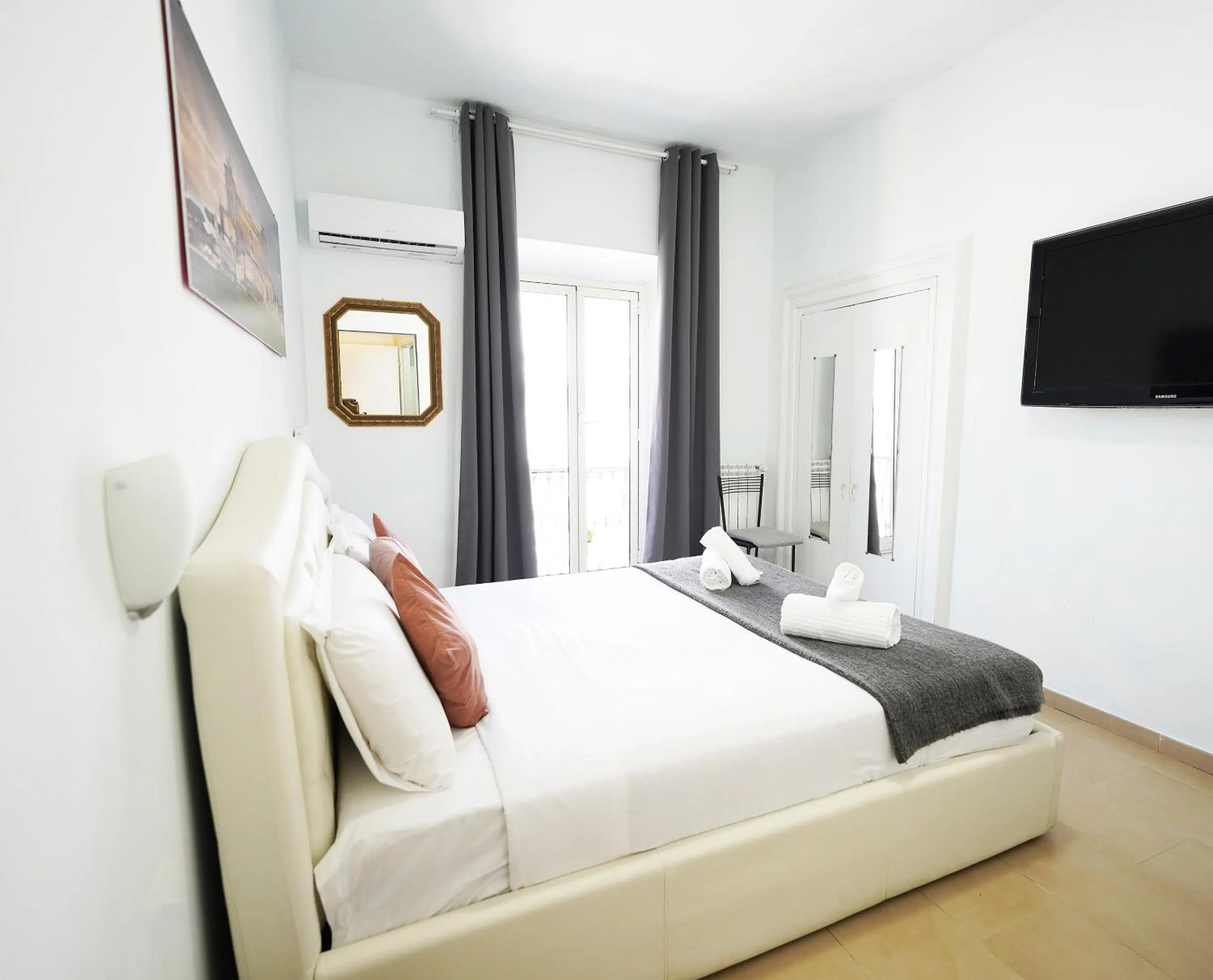 Bedroom, Bed in Key Rome Center