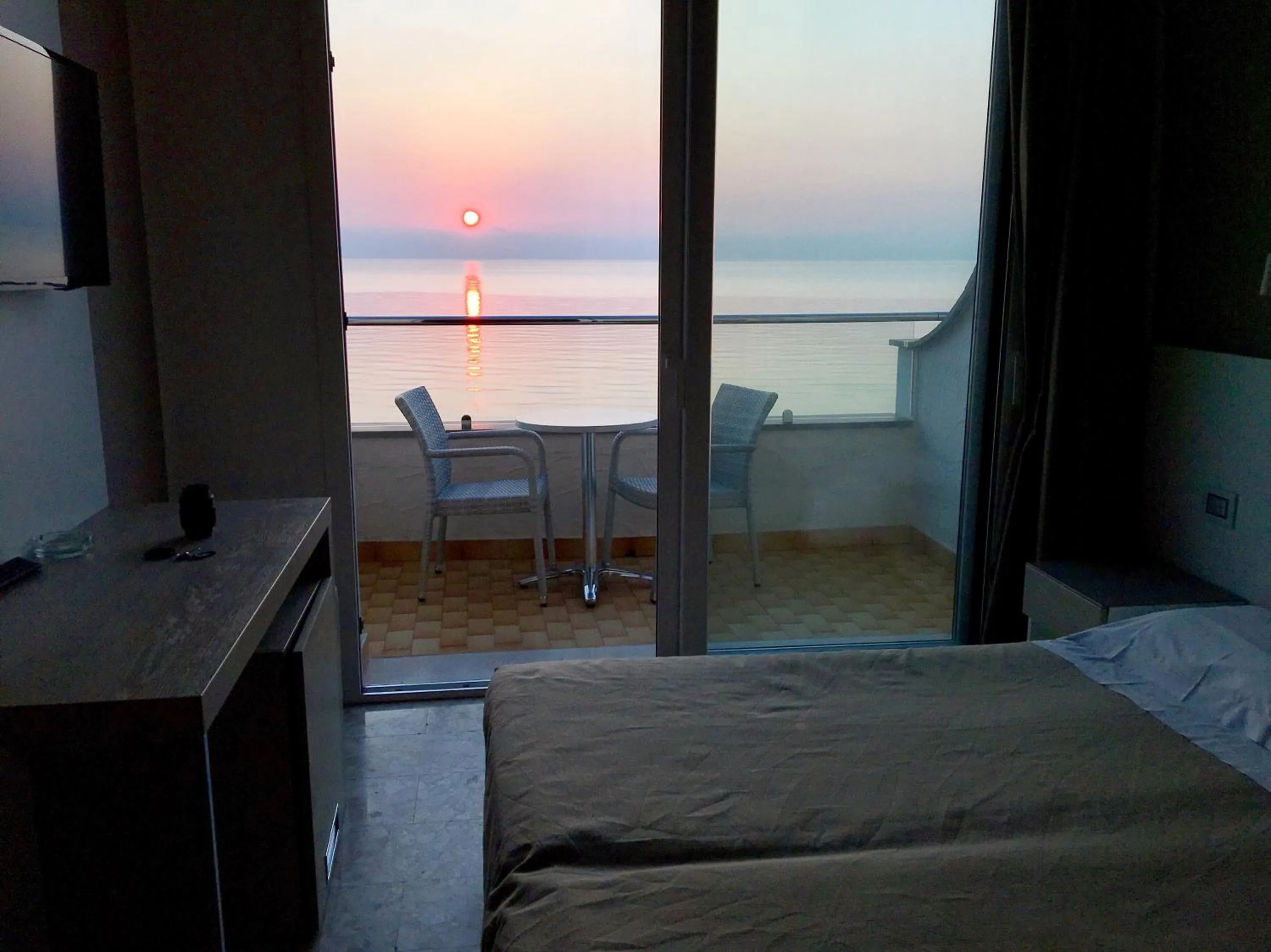 Property building, Bed in Hotel Merinum