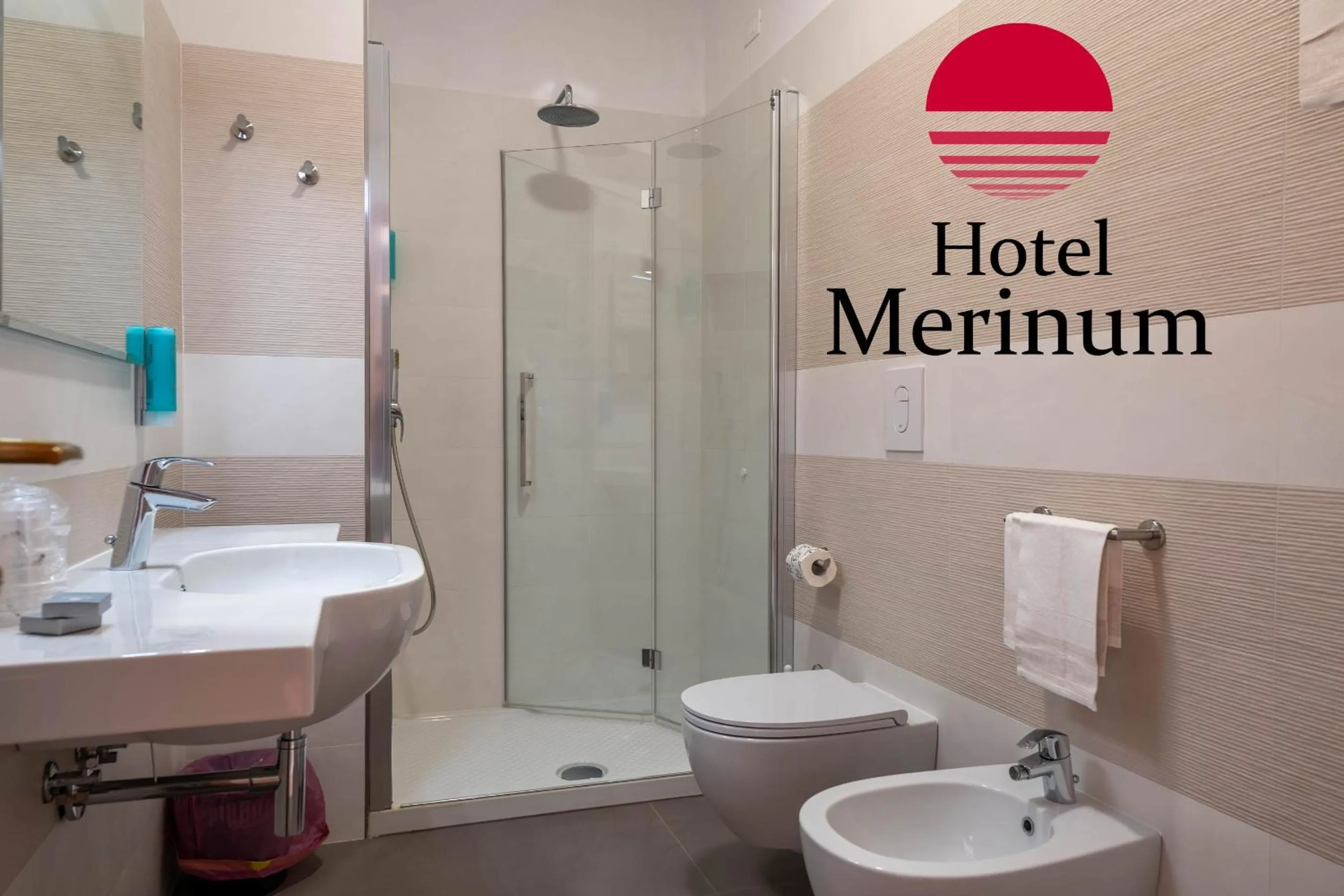 Shower in Hotel Merinum
