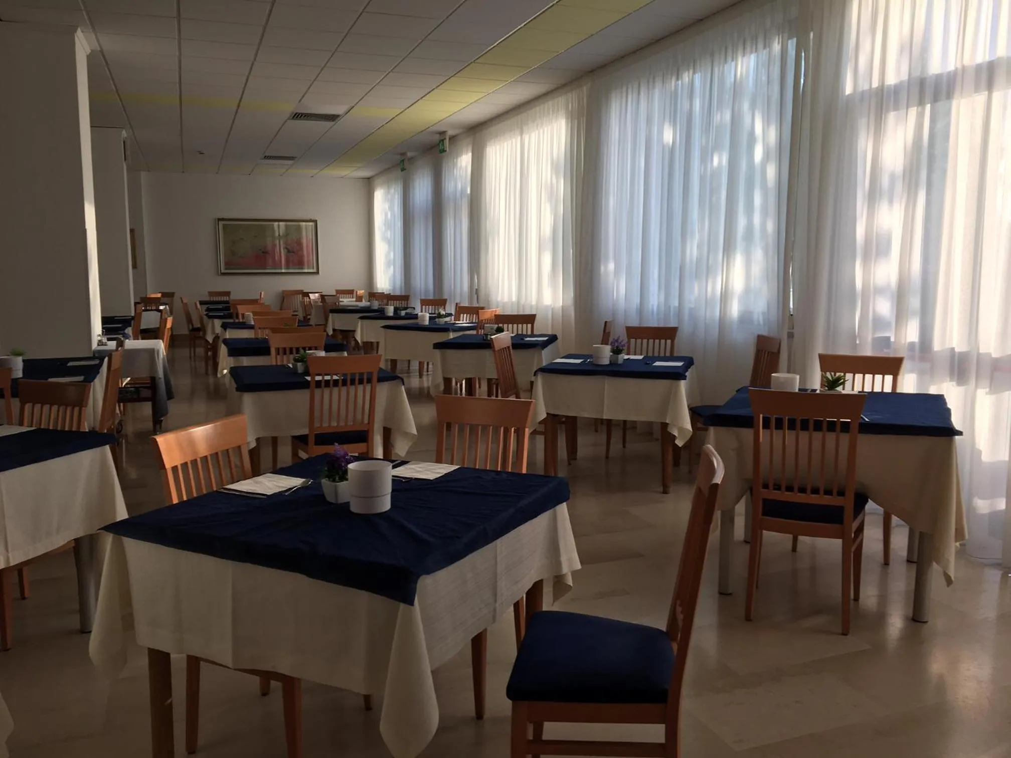 Restaurant/places to eat in Hotel Merinum