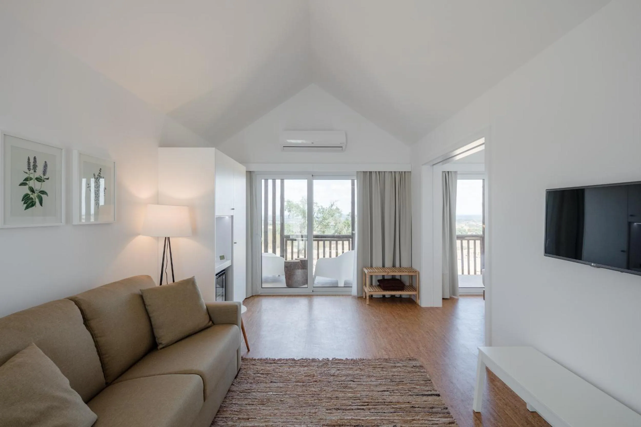 TV and multimedia in Sobreiras Alentejo Country Hotel - by Unlock Hotels