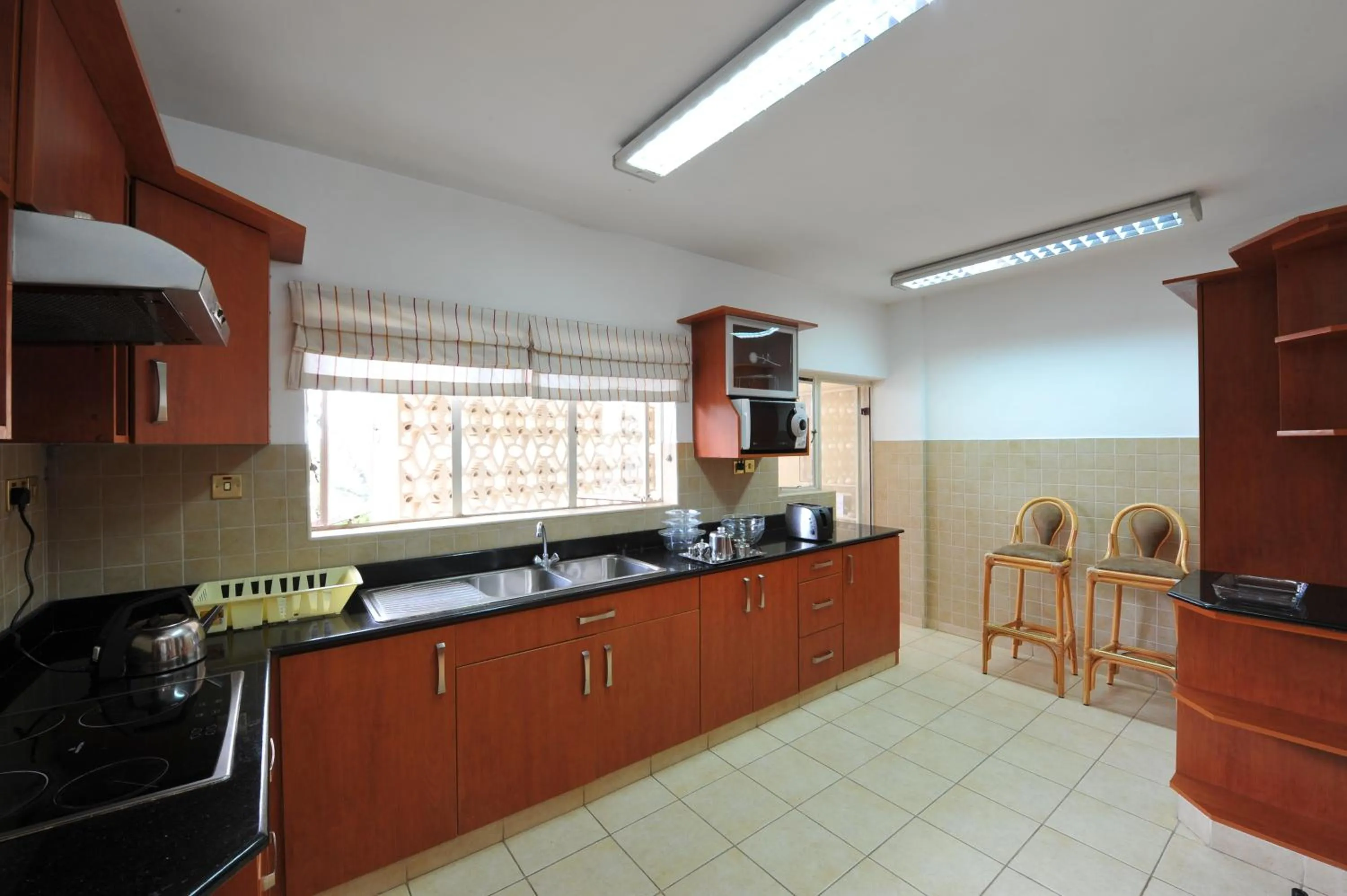 Kitchen or kitchenette in Mimosa Court Apartments