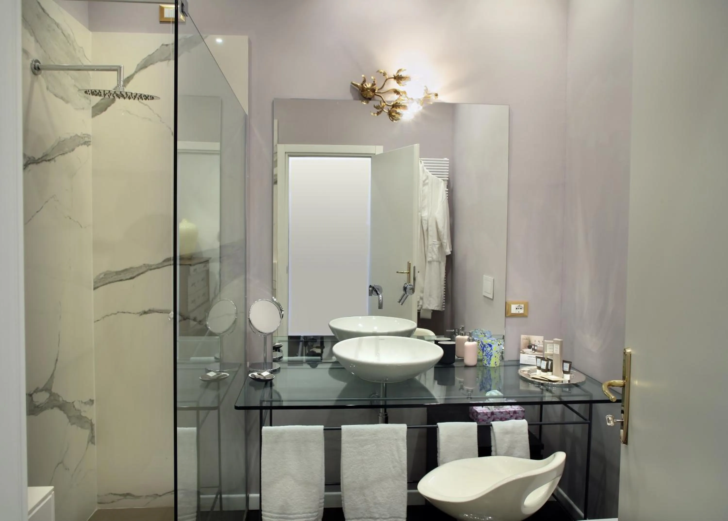 Bathroom in Arnaboldi Palace