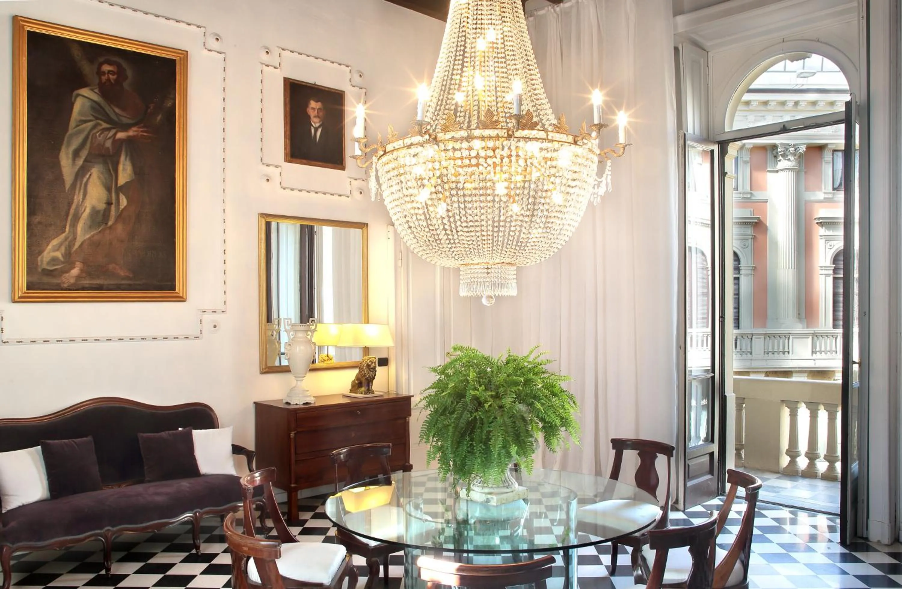 Decorative detail in Arnaboldi Palace