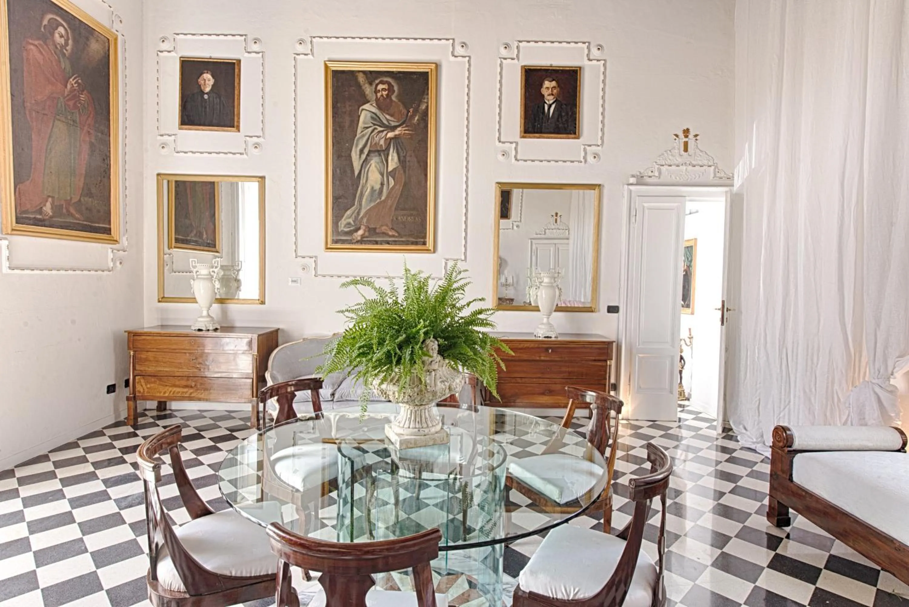 Living room in Arnaboldi Palace