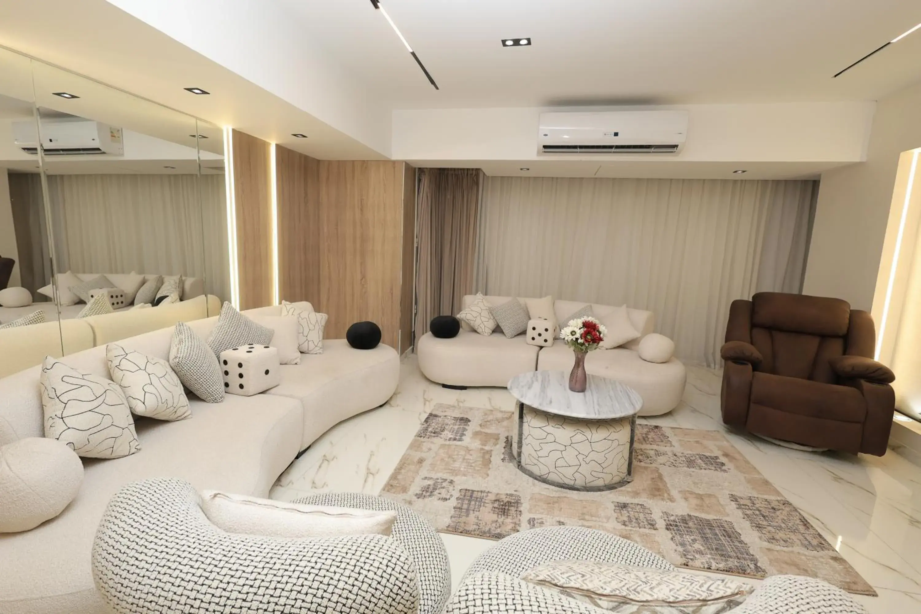 Luxury 3BR Modern with Nile View from All Rooms Luxury 3BR Modern with Nile View from All Rooms