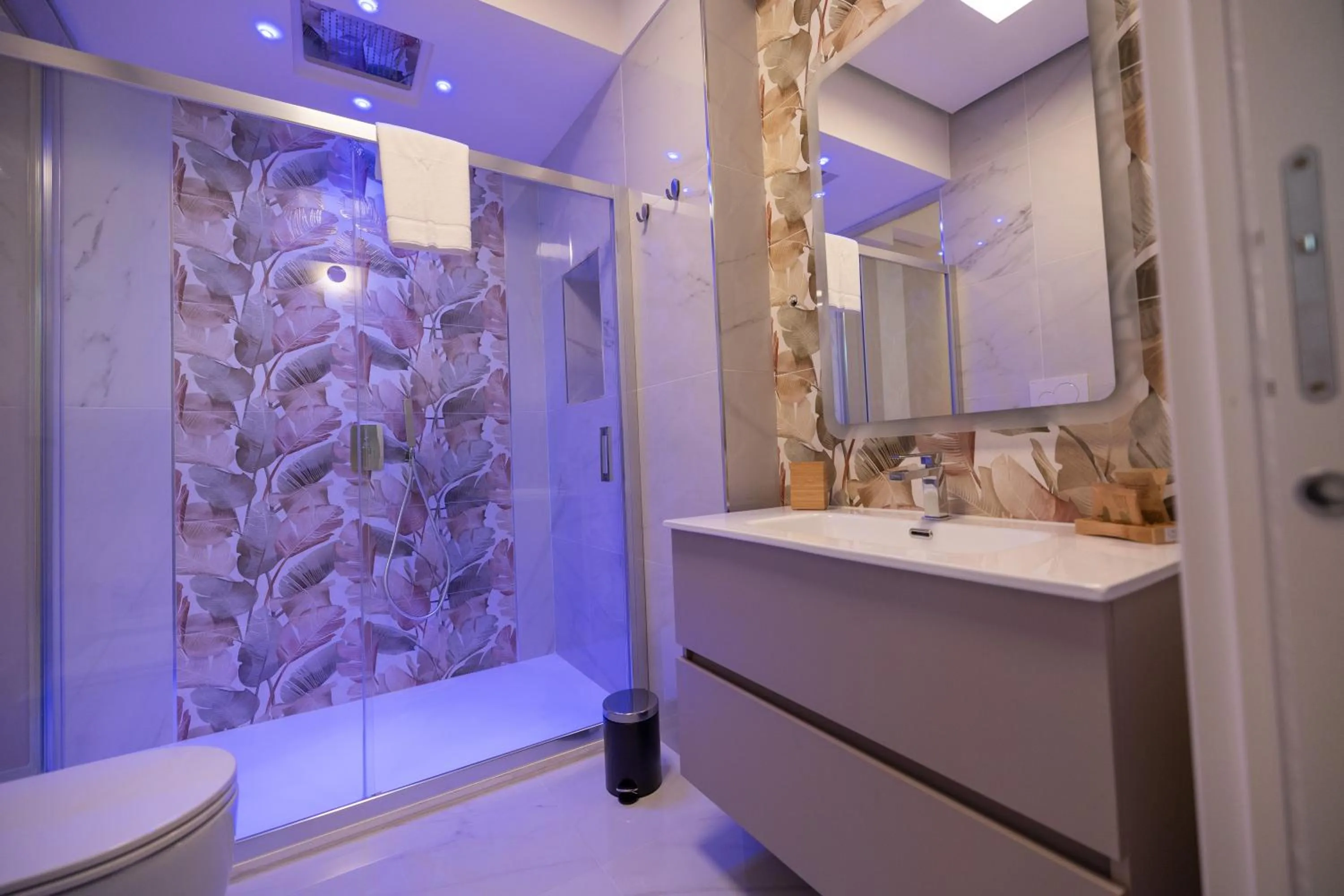 Shower in Luxury Rooms