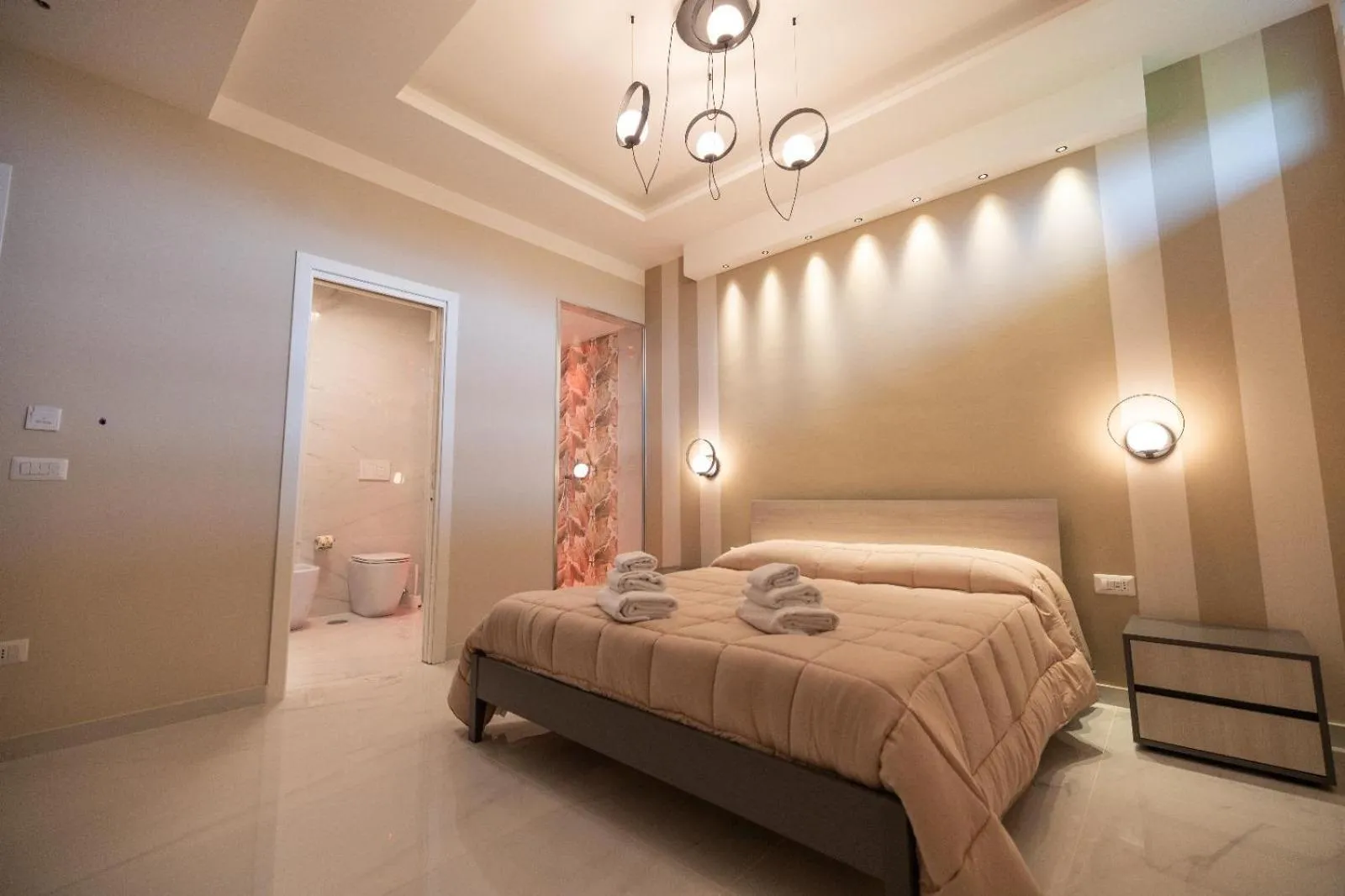 Bedroom, Bed in Luxury Rooms