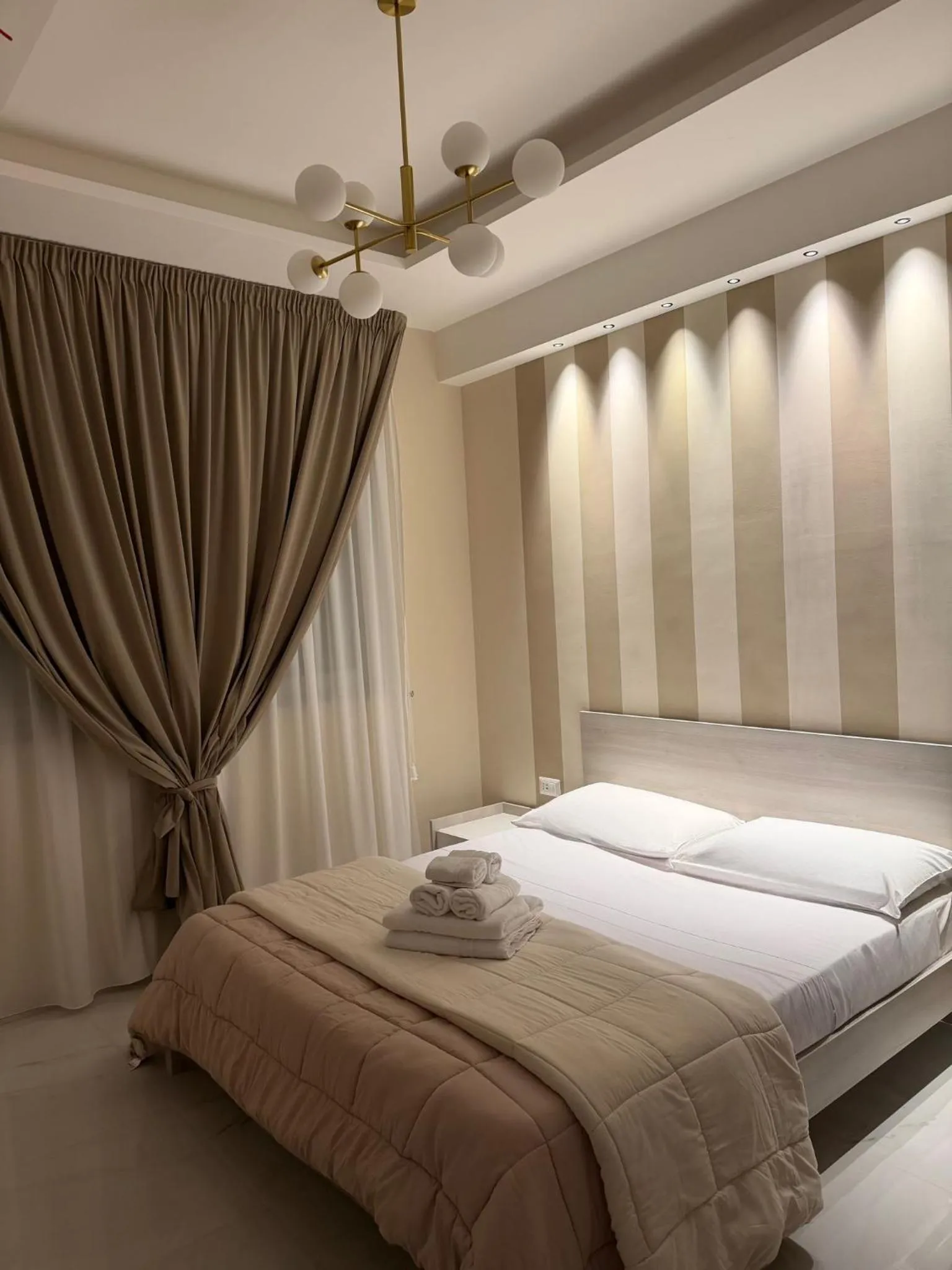 Bedroom, Bed in Luxury Rooms