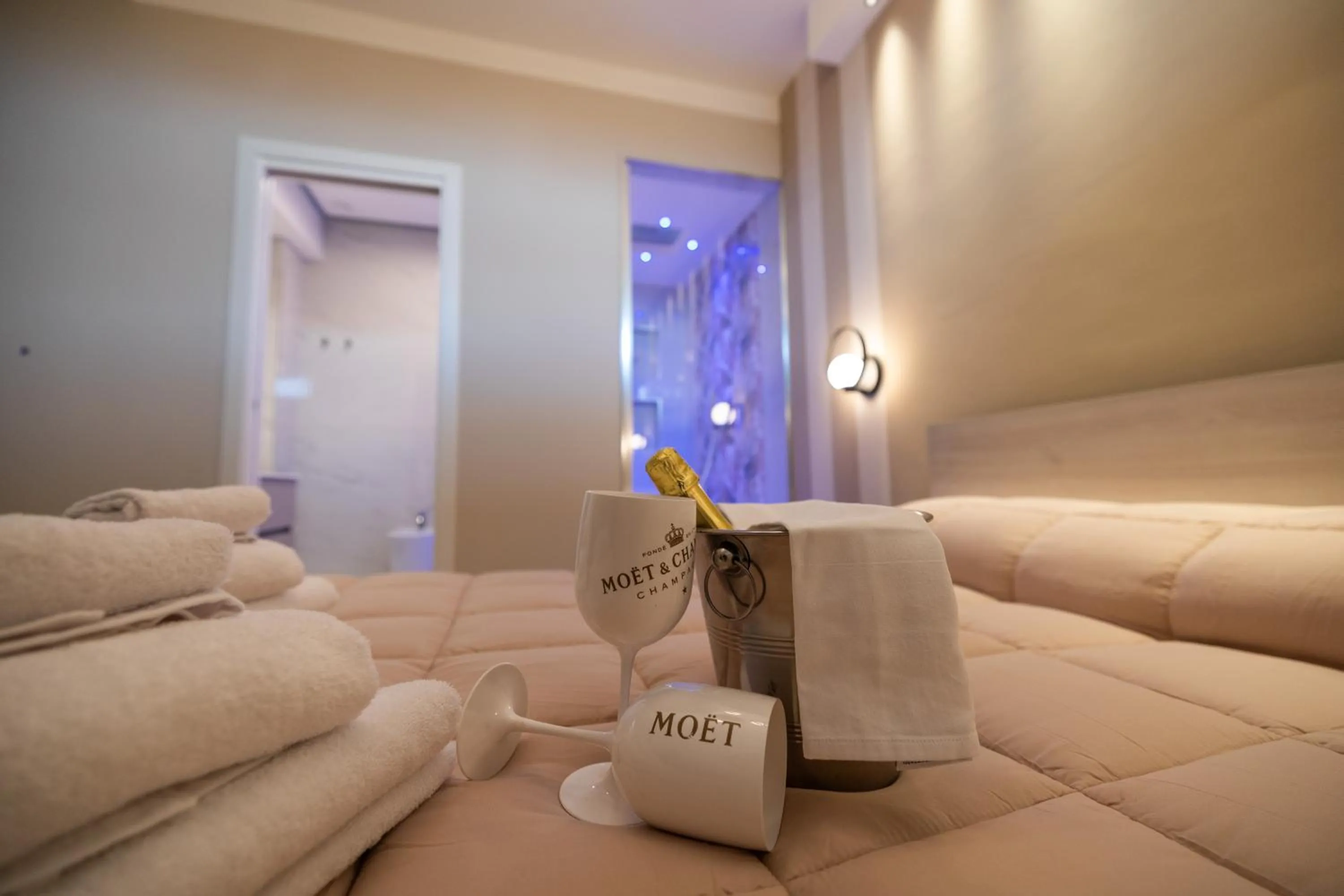 Bedroom, Bed in Luxury Rooms