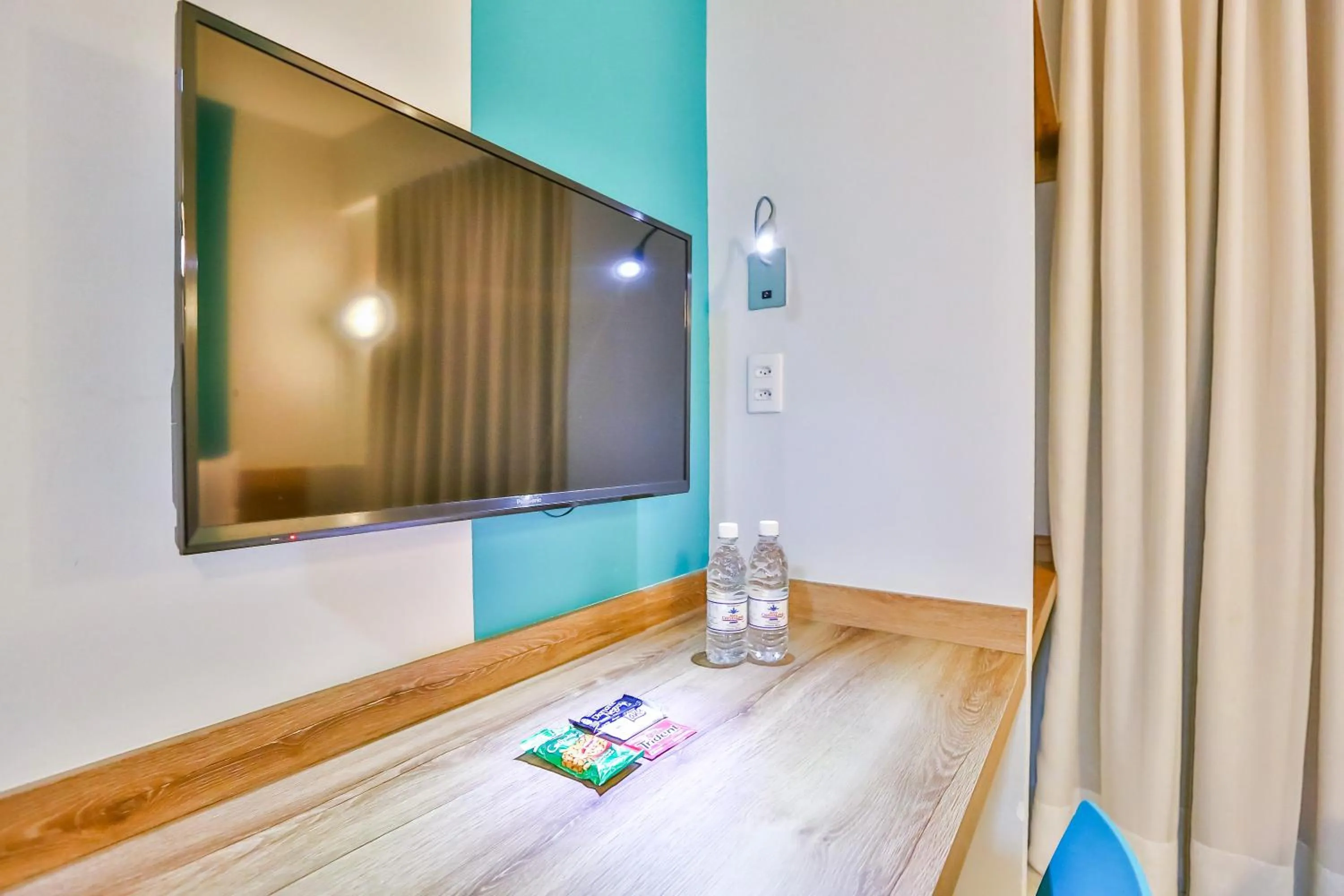 TV and multimedia in Mega Moda Goiania Hotel