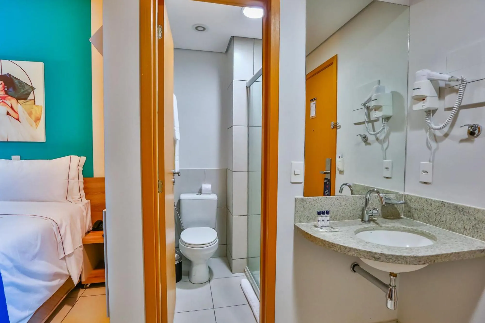 Bathroom in Mega Moda Goiania Hotel