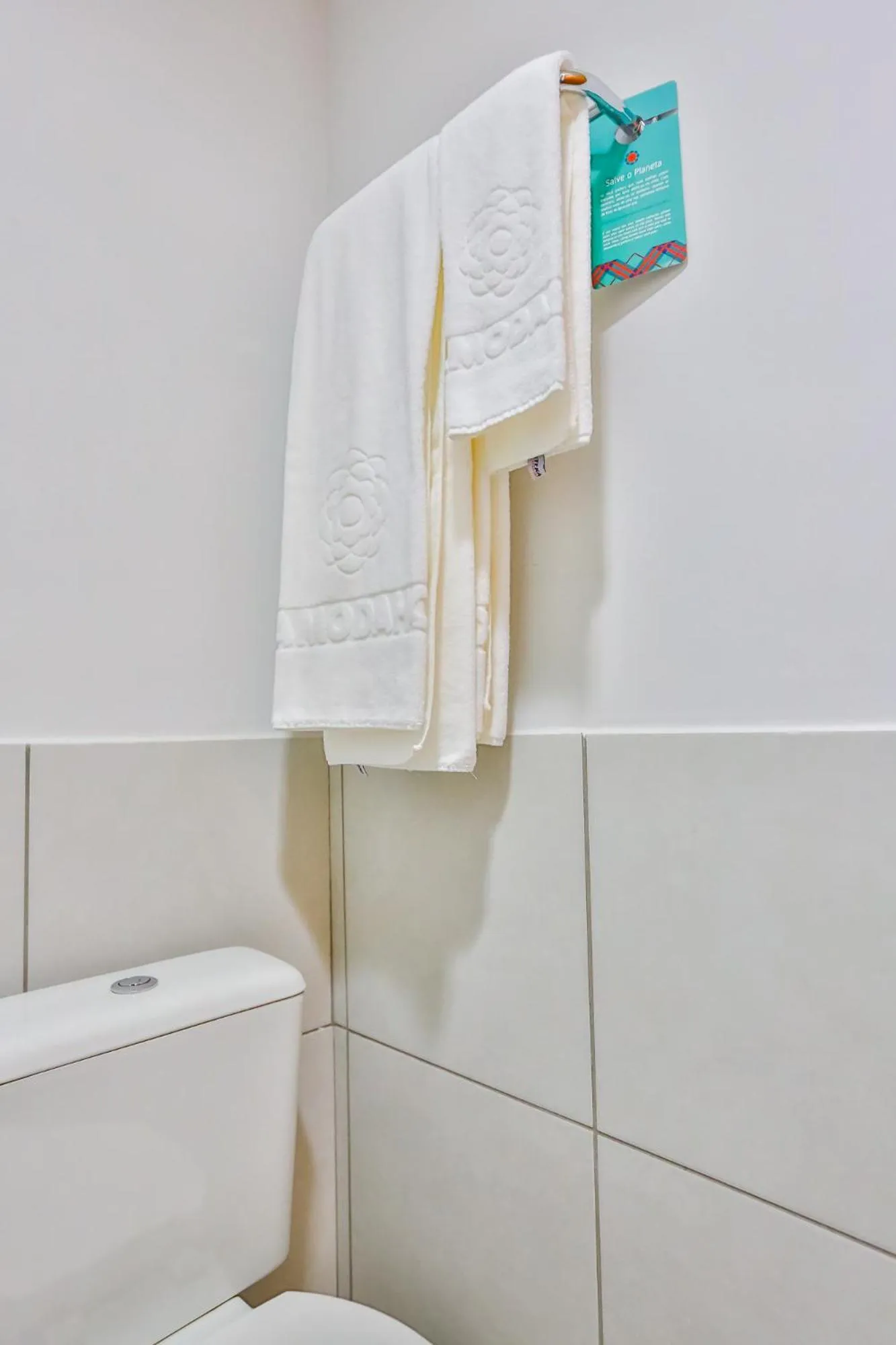 Toilet in Mega Moda Goiania Hotel