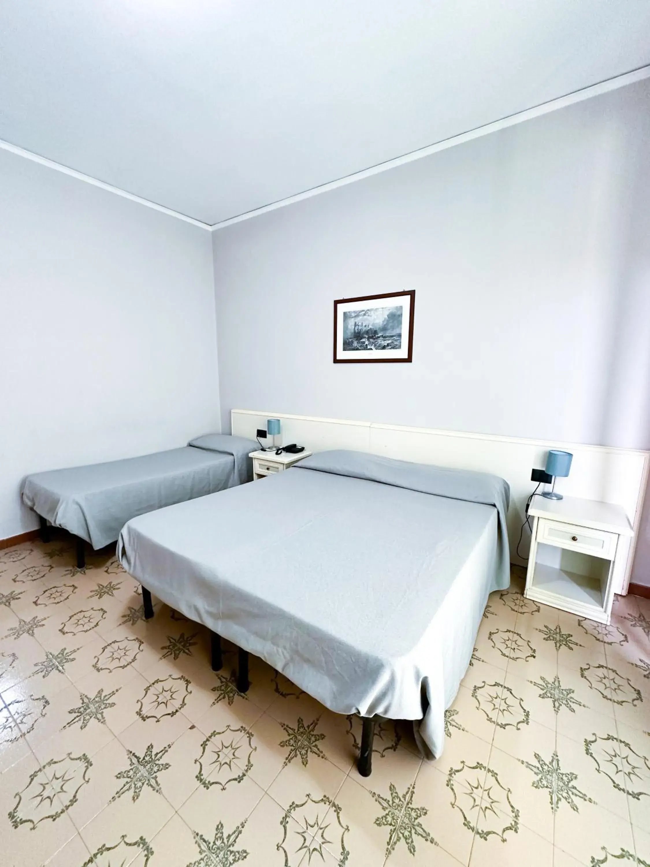 Triple Room in Hotel Europa Triple Room in Hotel Europa