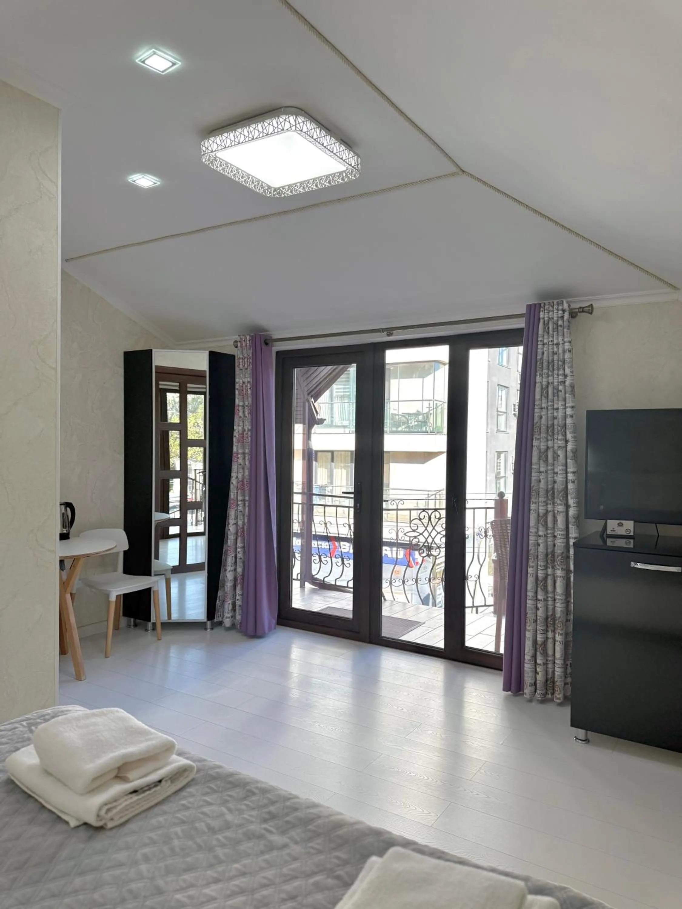 Bed in Hotel Kalyan & Spa