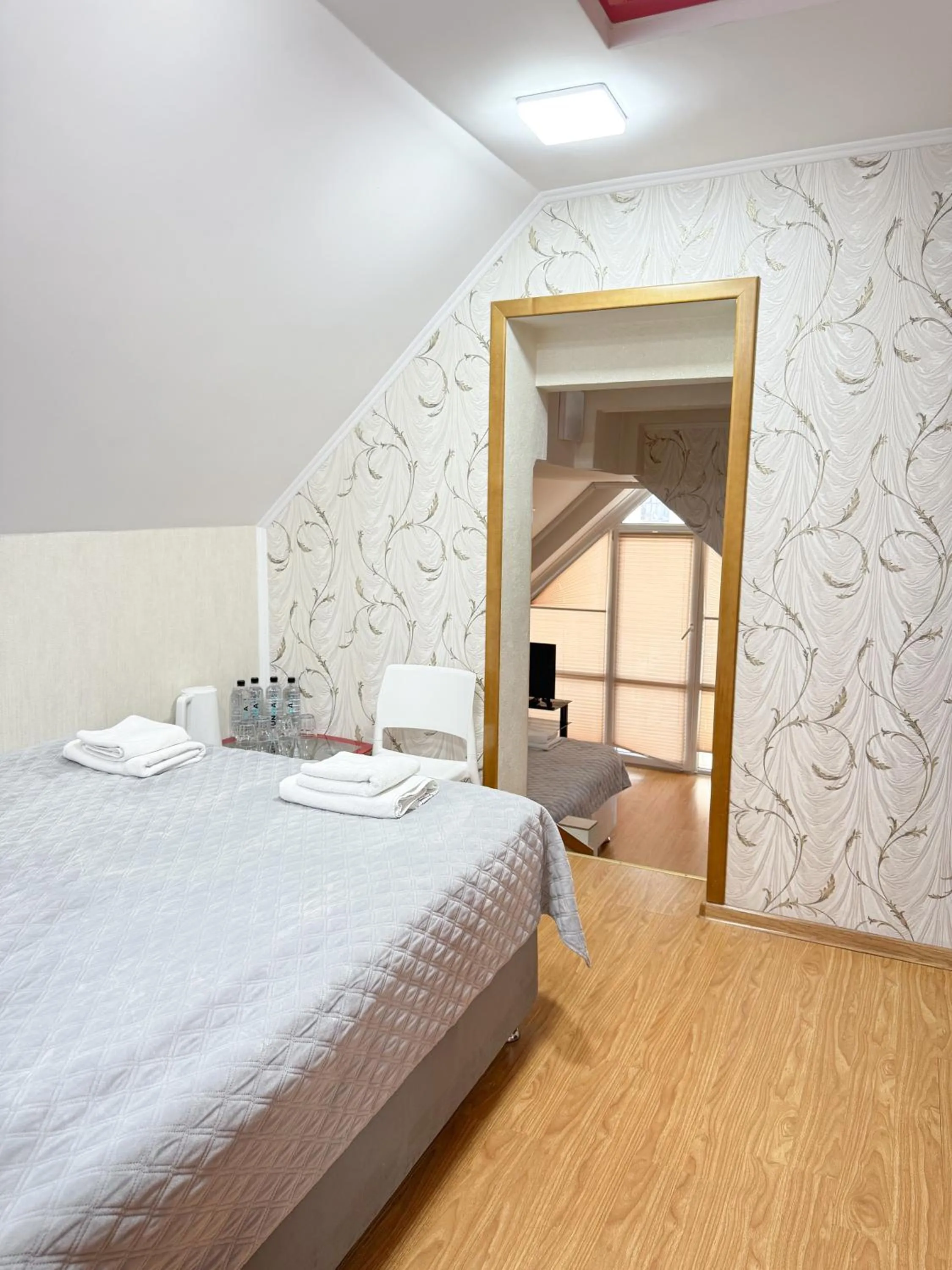 Bed in Hotel Kalyan & Spa