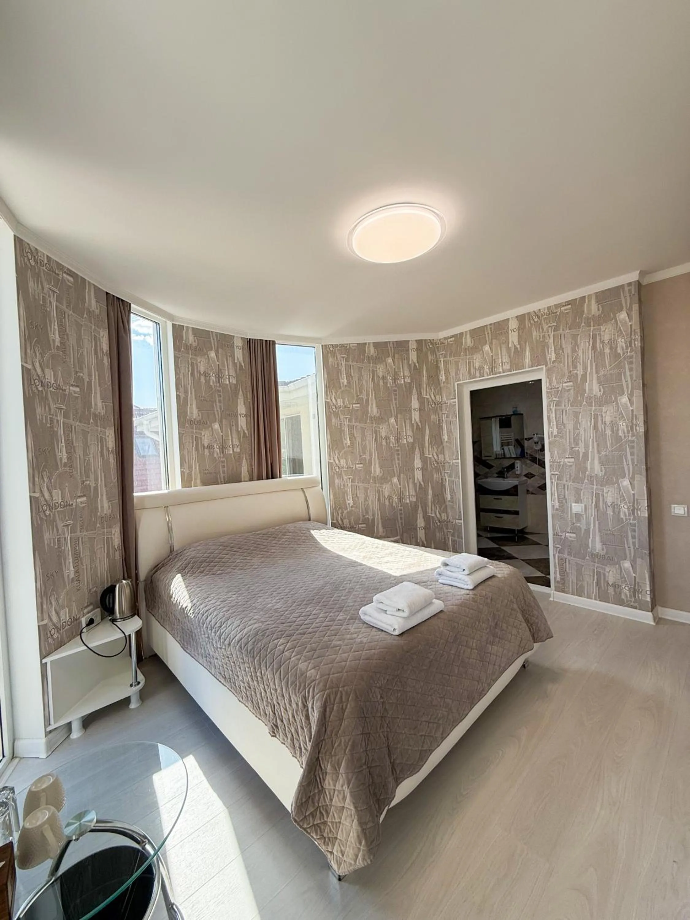 Bed in Hotel Kalyan & Spa