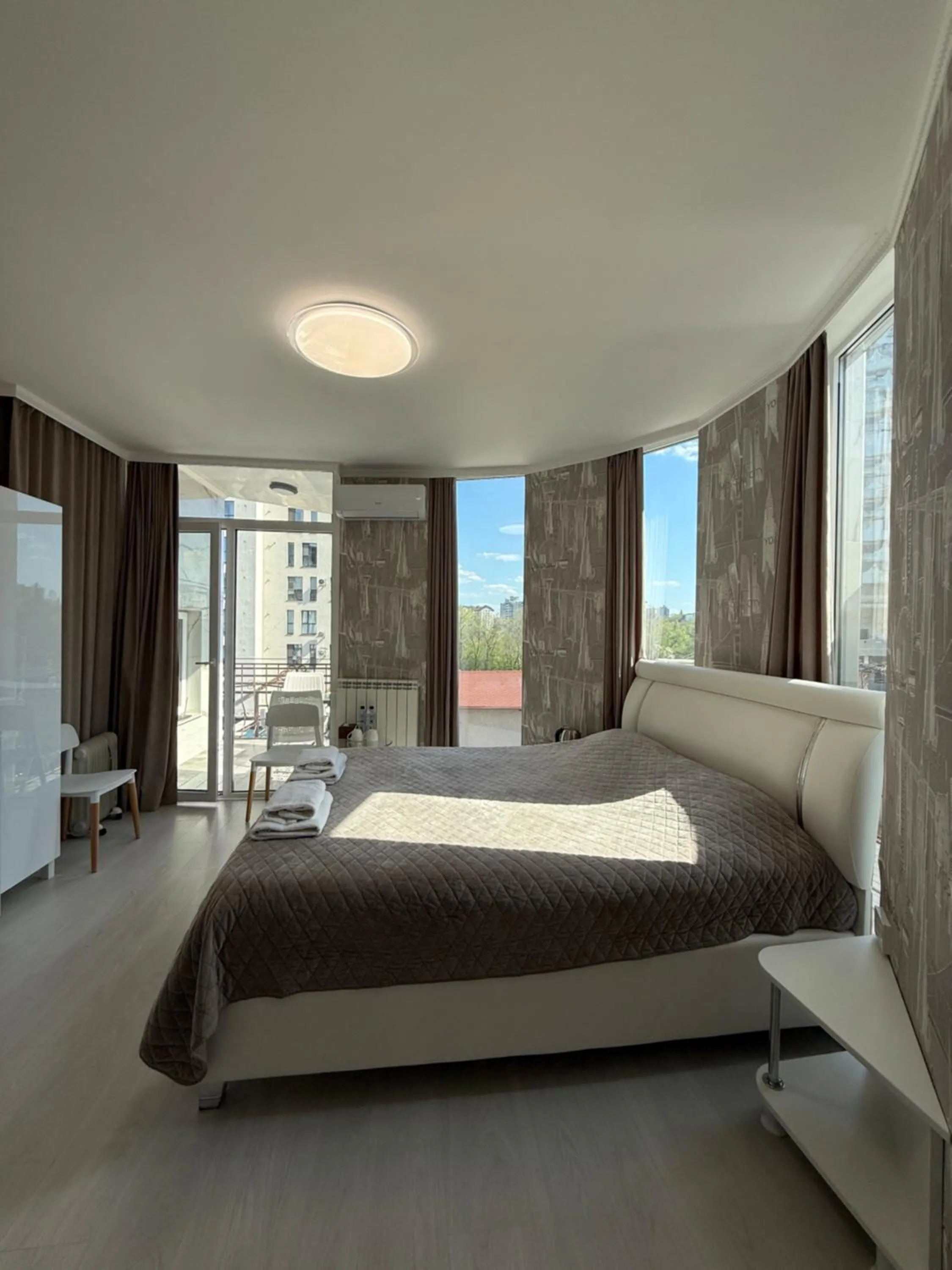 Photo of the whole room, Bed in Hotel Kalyan & Spa