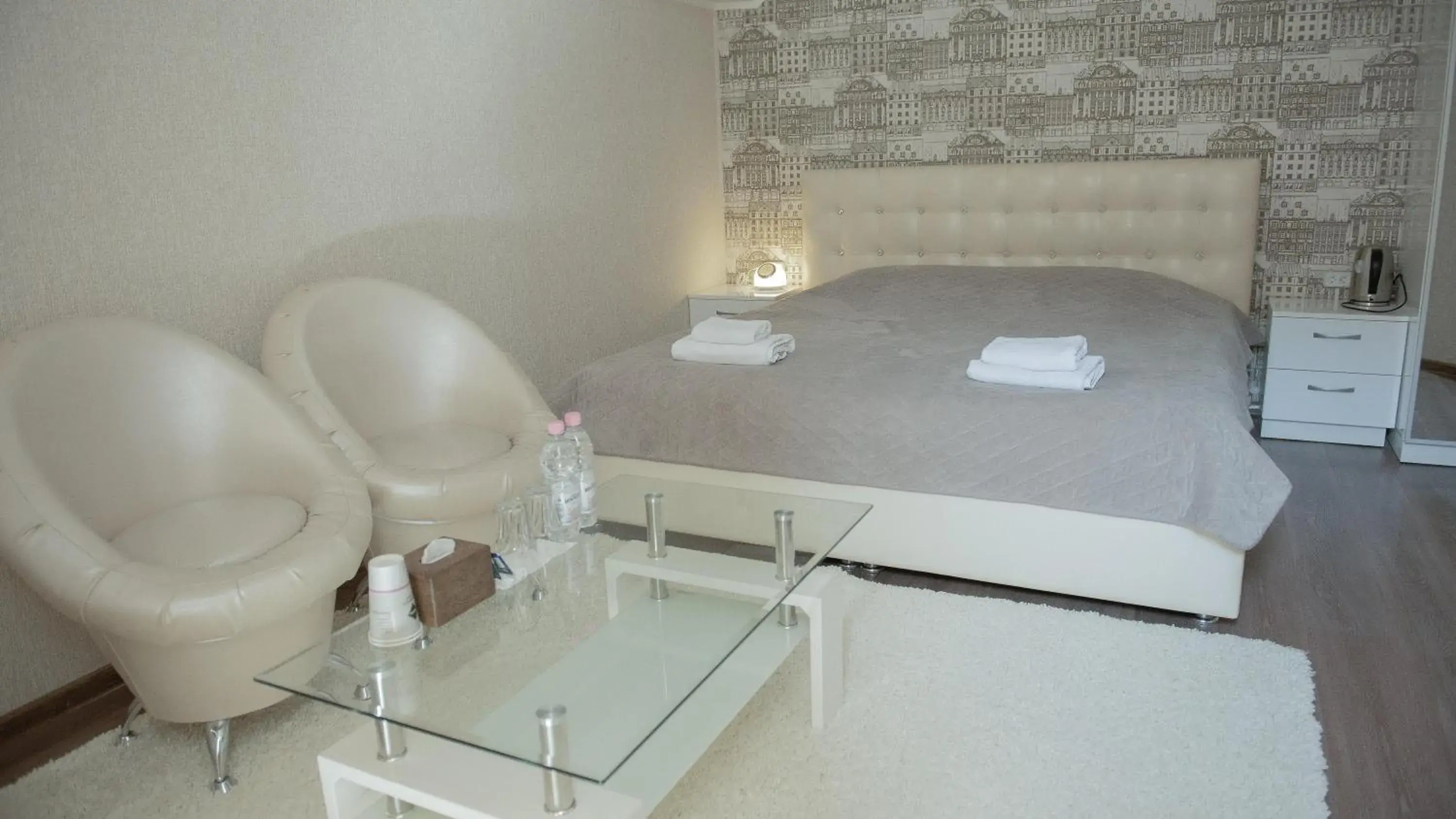 King Room with Spa Bath in Hotel Kalyan King Room with Spa Bath in Hotel Kalyan