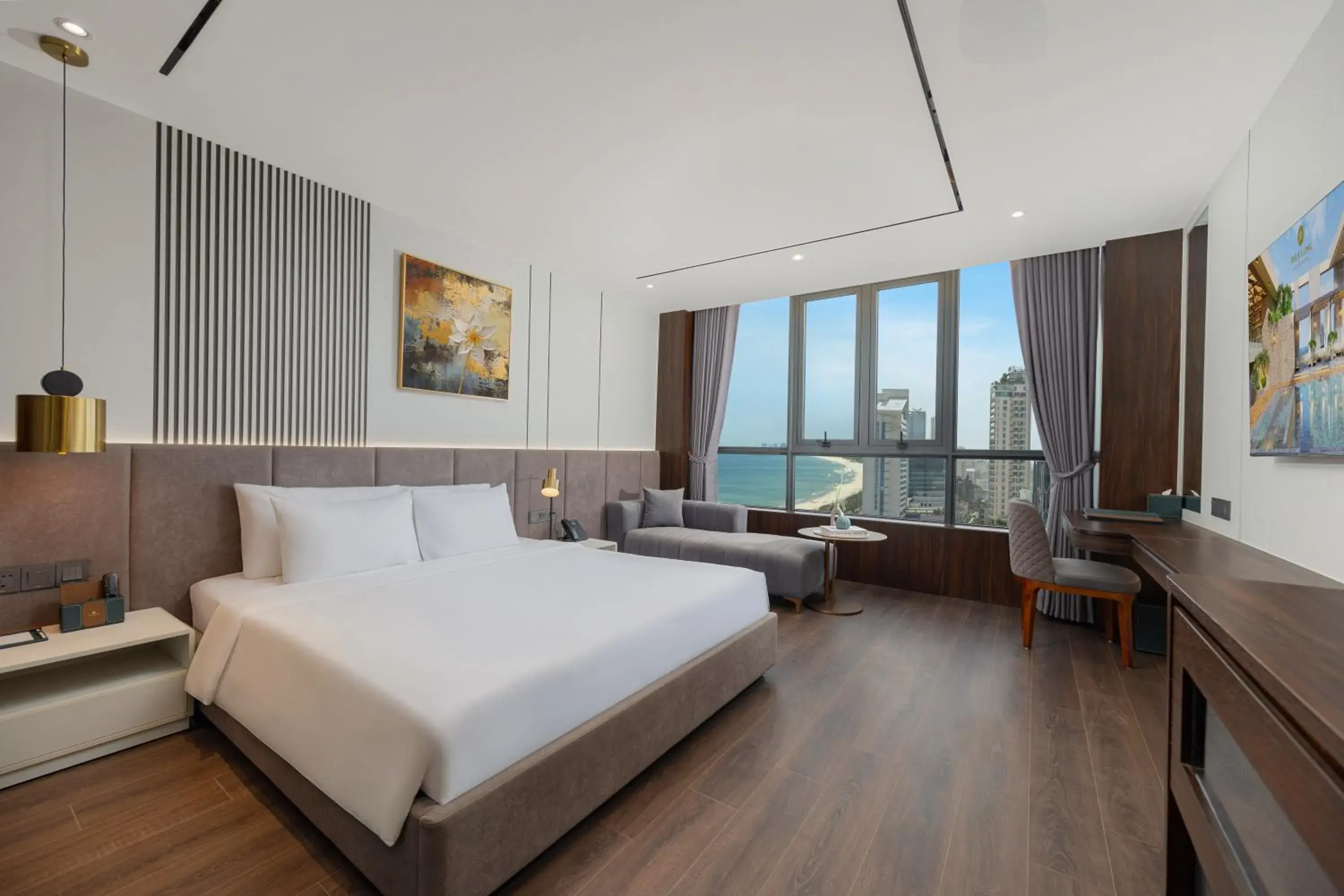 Photo of the whole room, Bed in PHUC LONG LUXURY Danang Photo of the whole room, Bed in PHUC LONG LUXURY Danang