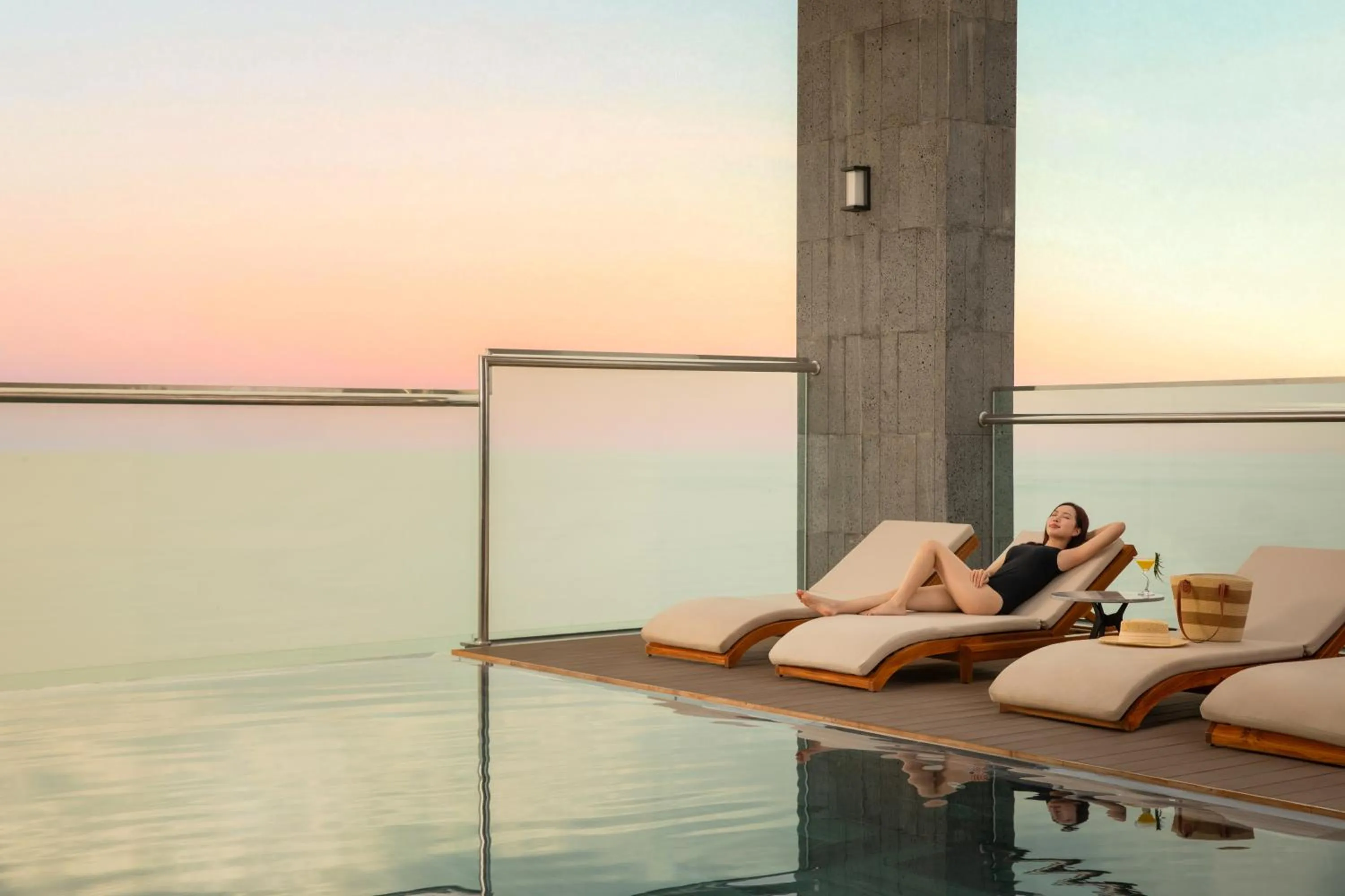 Swimming pool in PHUC LONG LUXURY Danang