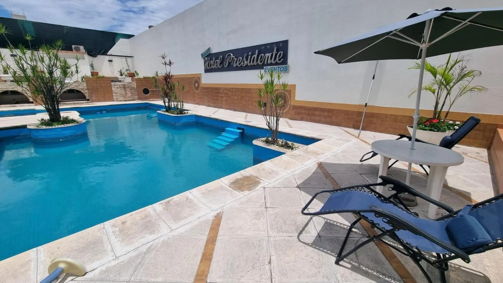 Pool view in Hotel Presidente